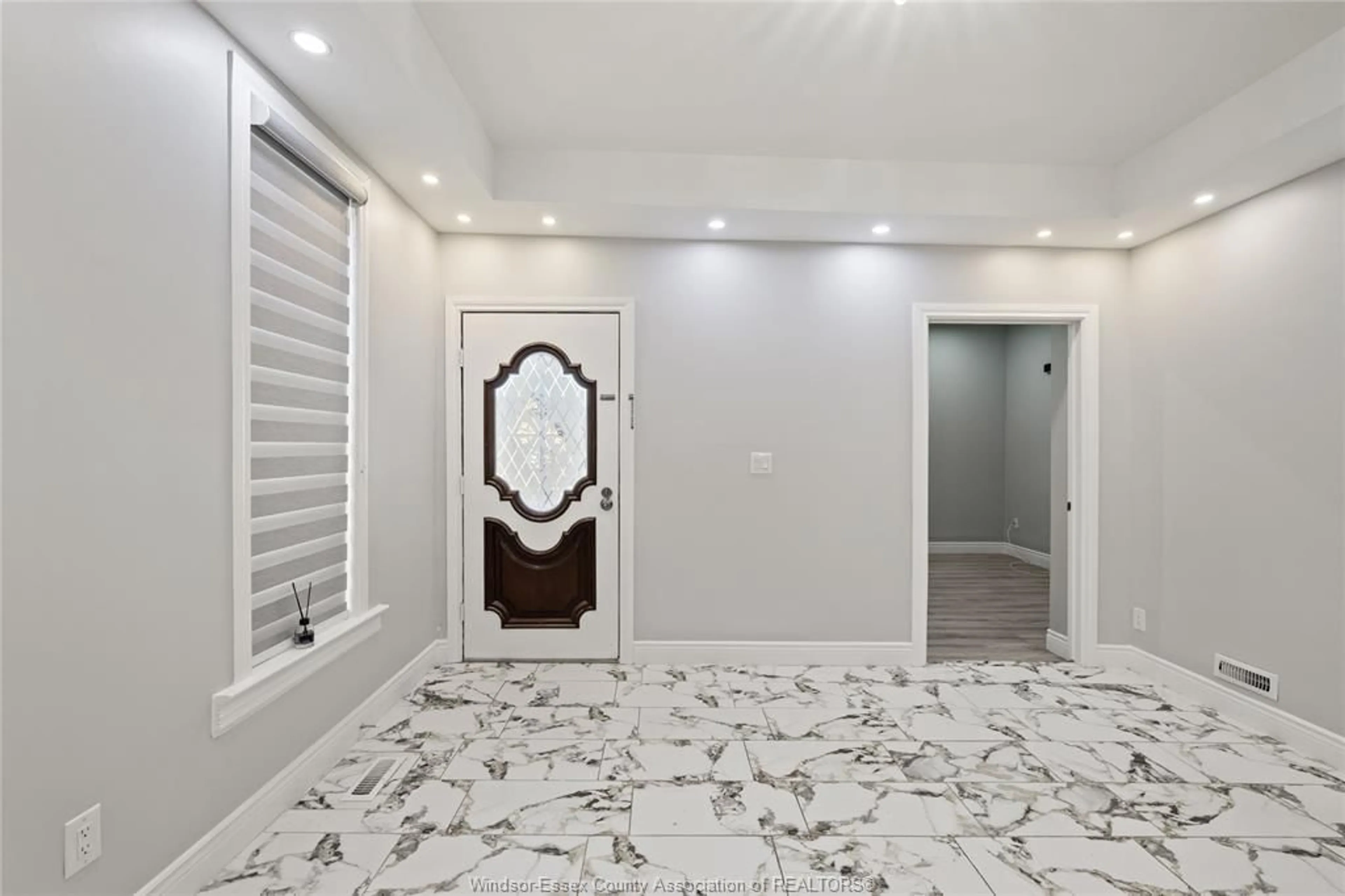 Unknown for 811 LANGLOIS Ave, Windsor Ontario N9A 2G9