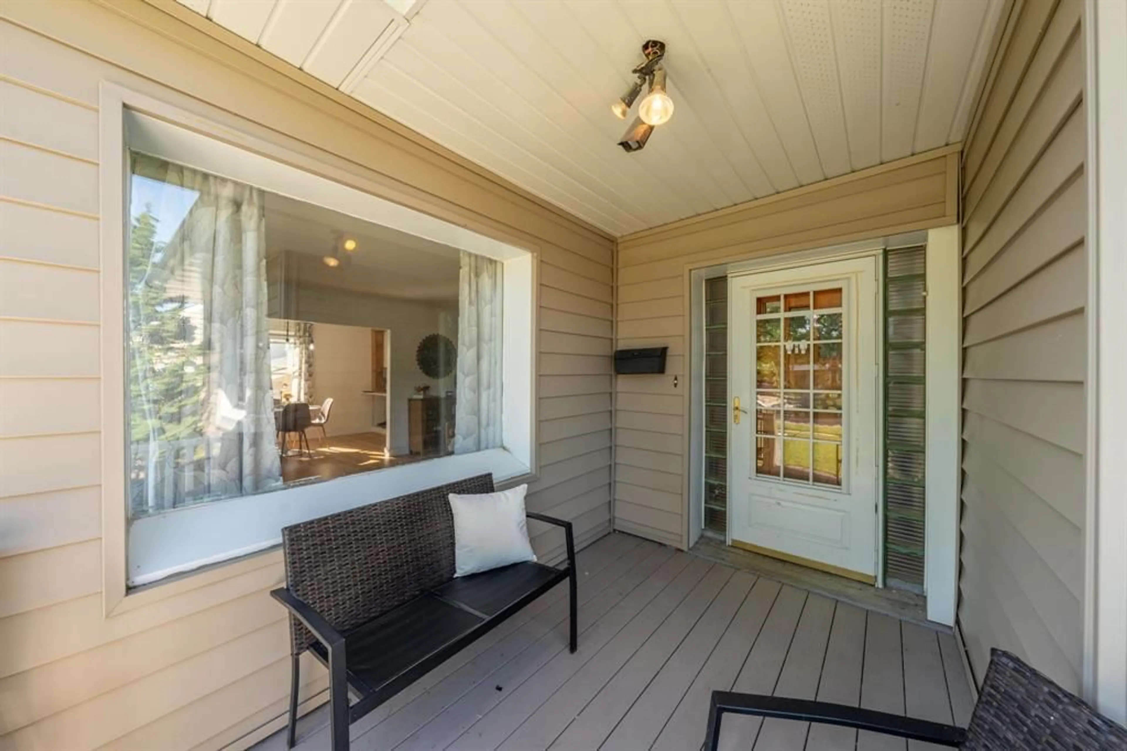 Patio, water/lake/river/ocean view for 730 TALFOURD St, Sarnia Ontario N7T 1R9