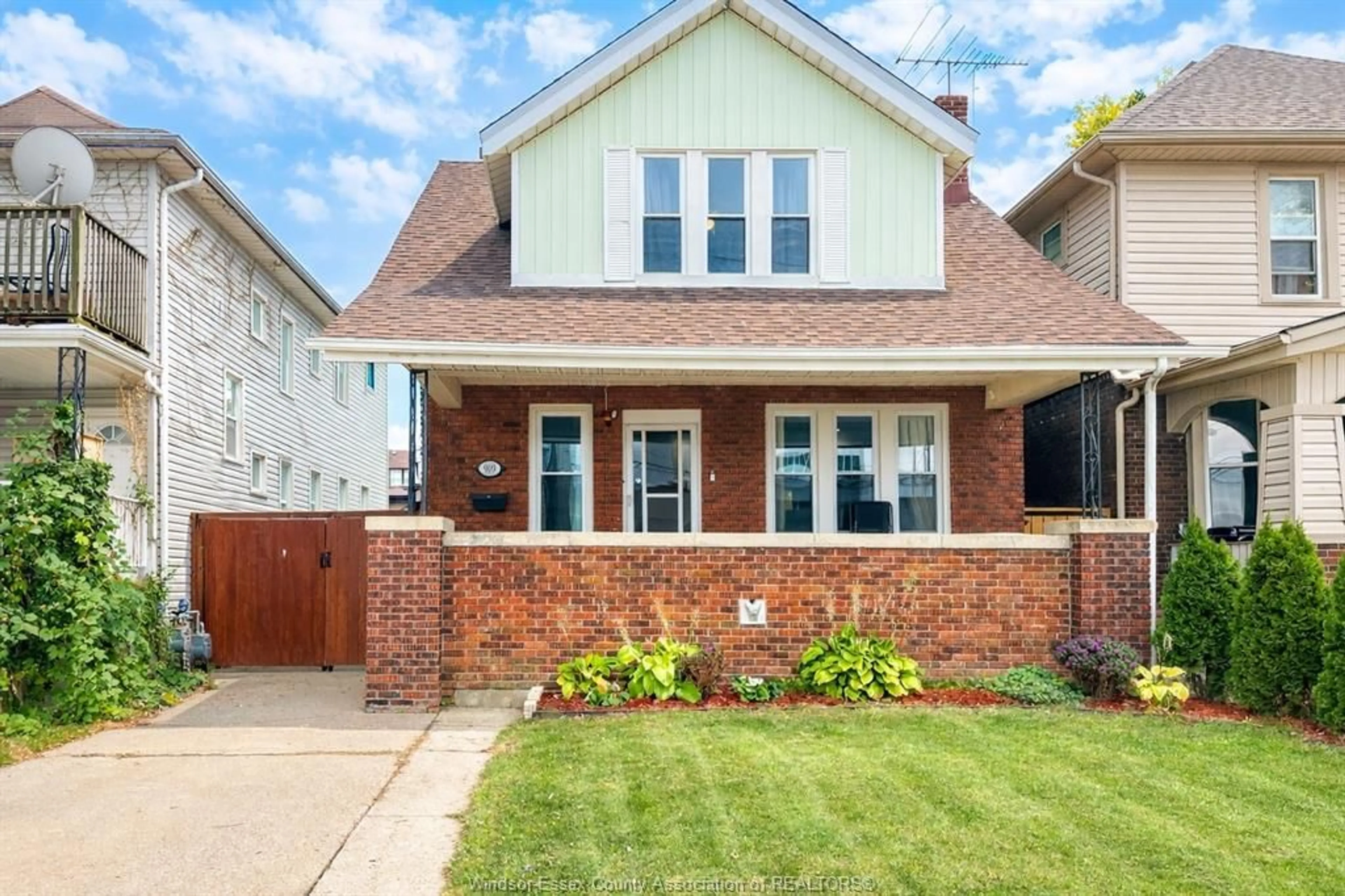 Home with brick exterior material, street for 909 PELISSIER, Windsor Ontario N9A 4L6