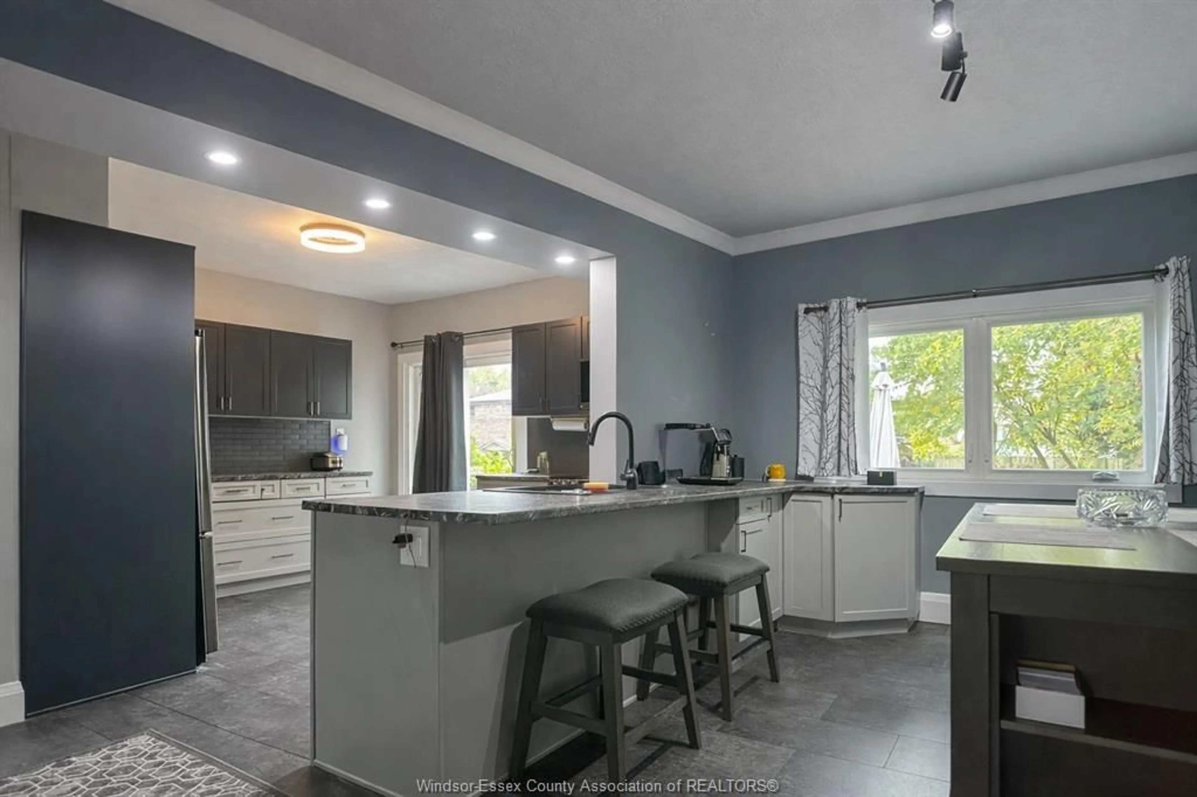 Open concept kitchen, ceramic/tile floor for 909 PELISSIER, Windsor Ontario N9A 4L6