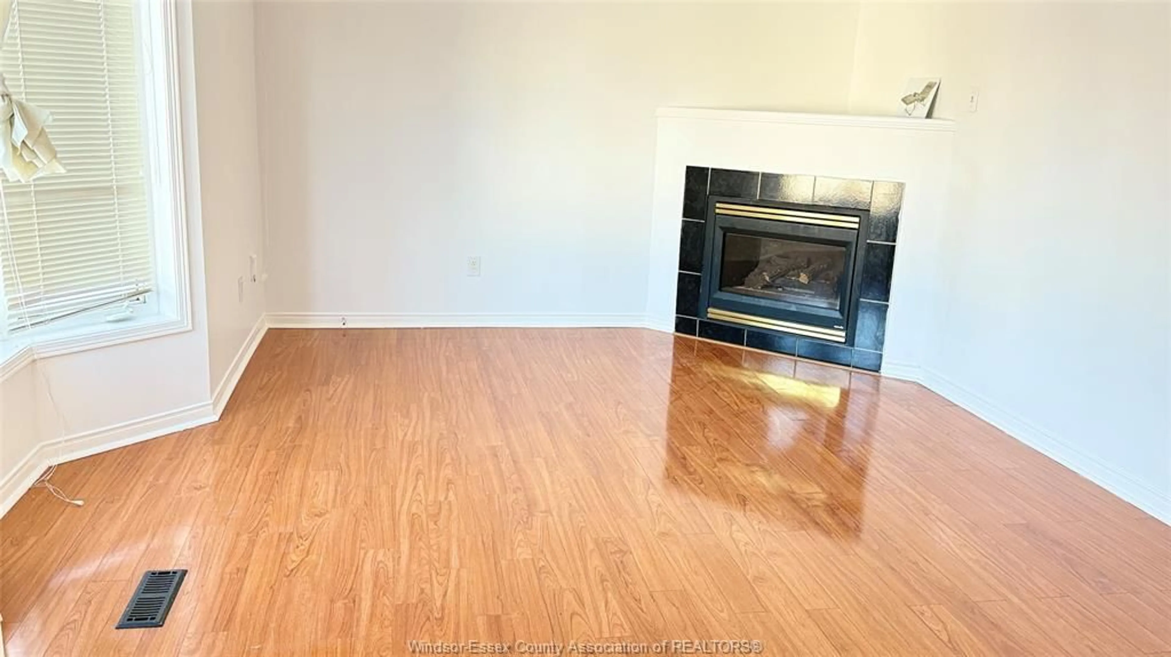 A pic of a room for 1054 CORA GREENWOOD, Windsor Ontario N8P 1K2