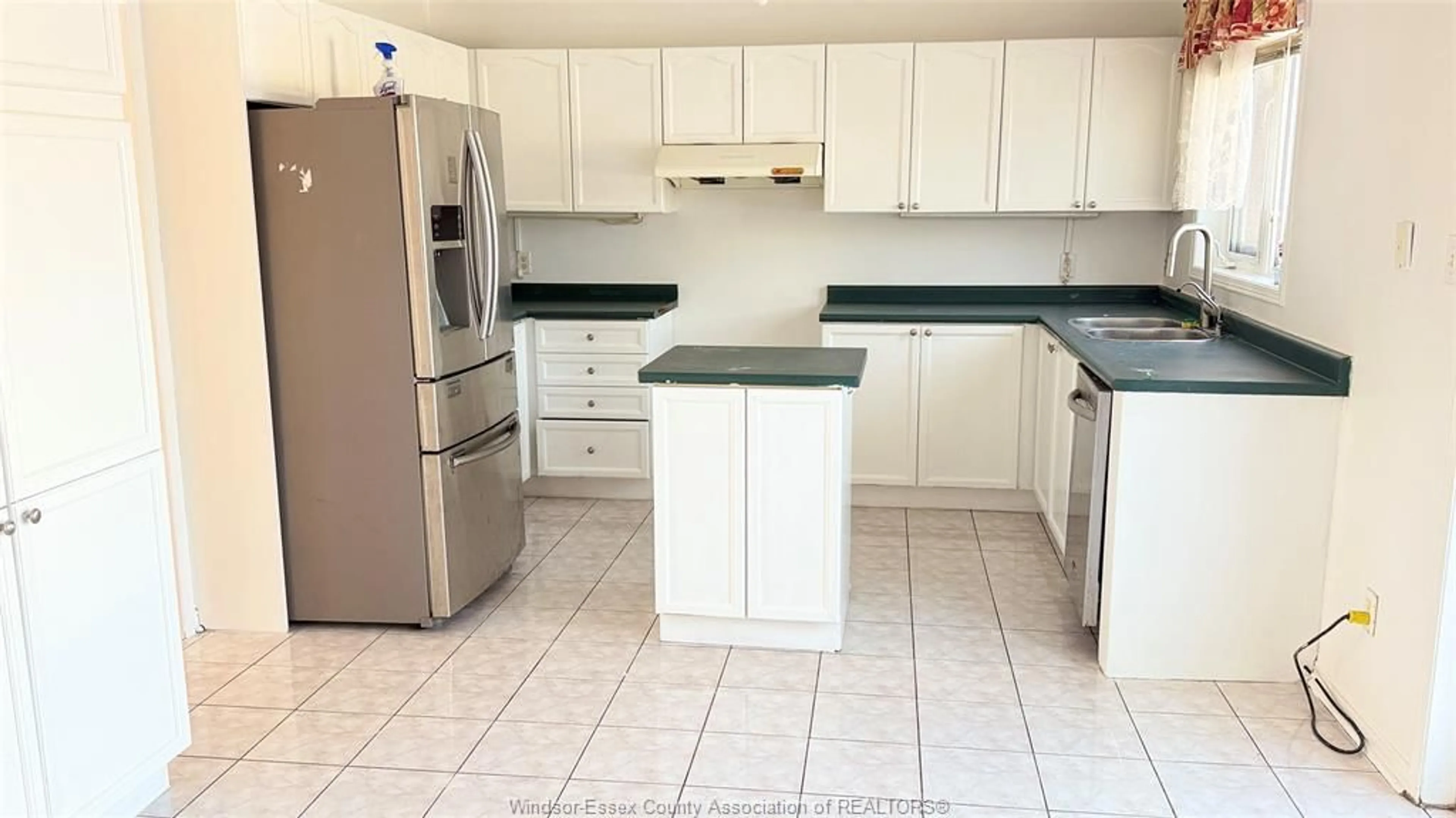 Standard kitchen, ceramic/tile floor for 1054 CORA GREENWOOD, Windsor Ontario N8P 1K2