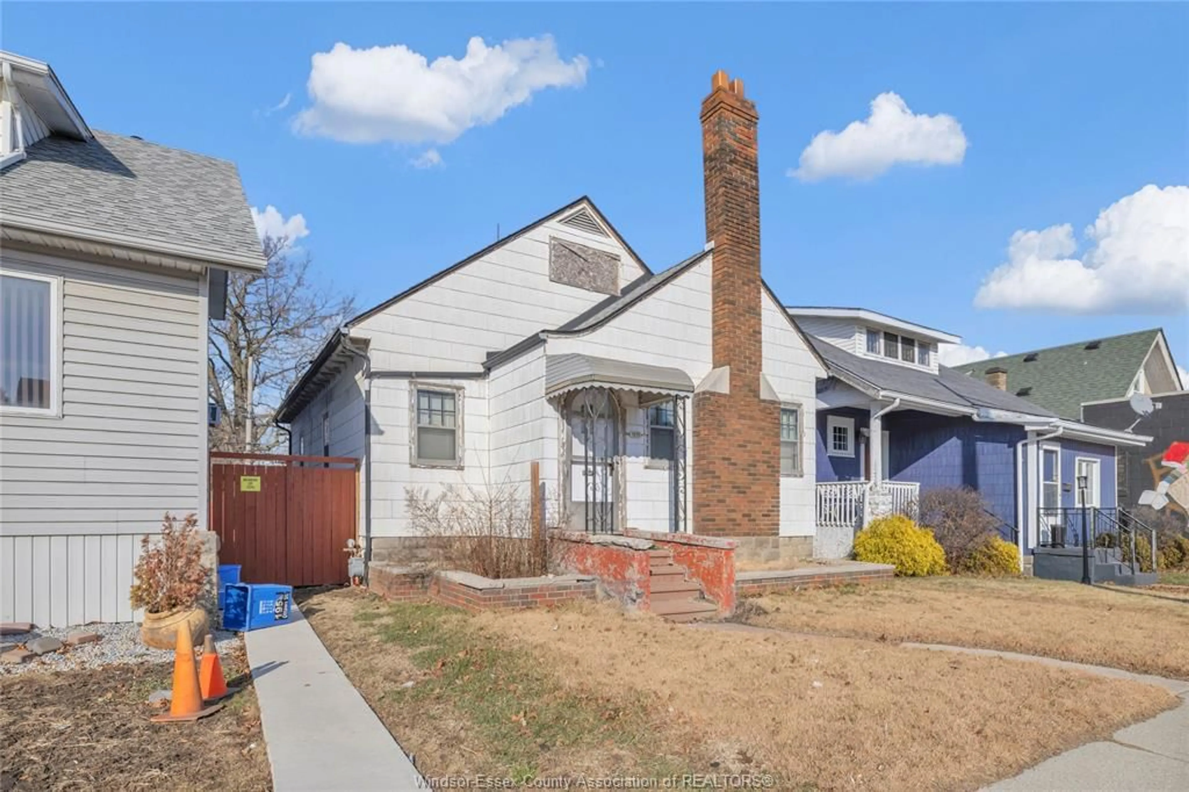 Home with brick exterior material, street for 1970 OTTAWA, Windsor Ontario N8Y 1R7