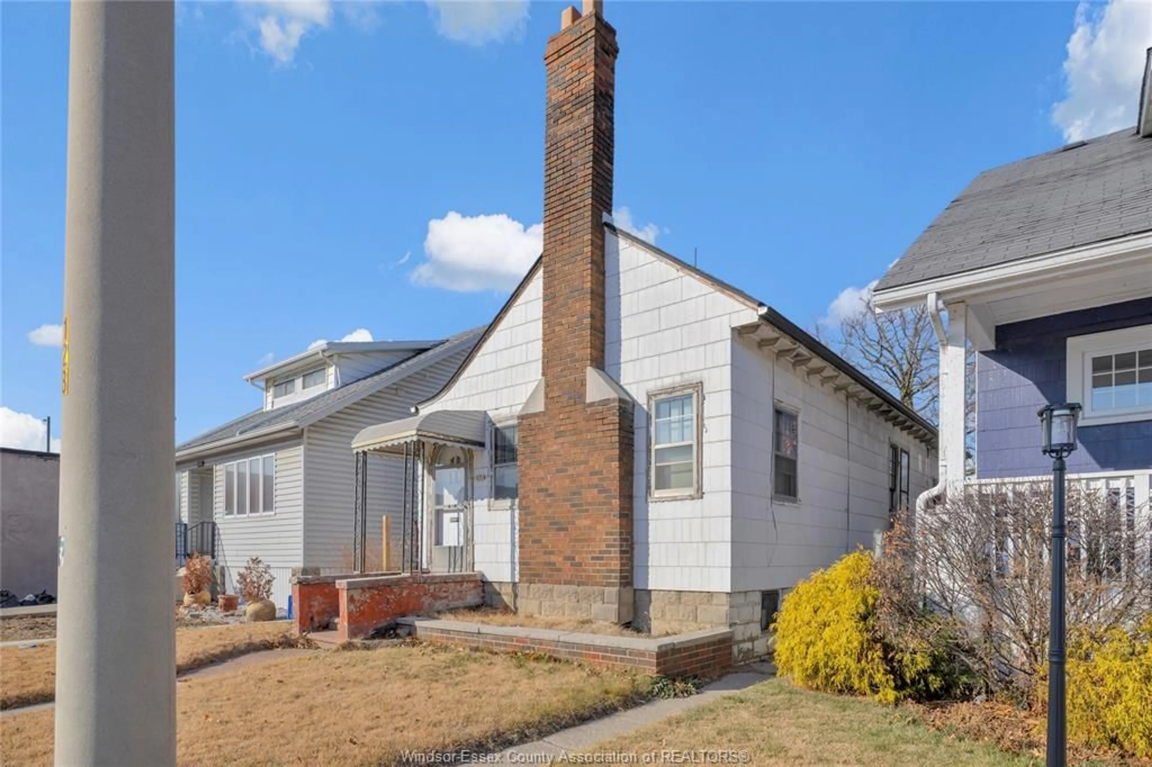 Home with brick exterior material, street for 1970 OTTAWA, Windsor Ontario N8Y 1R7