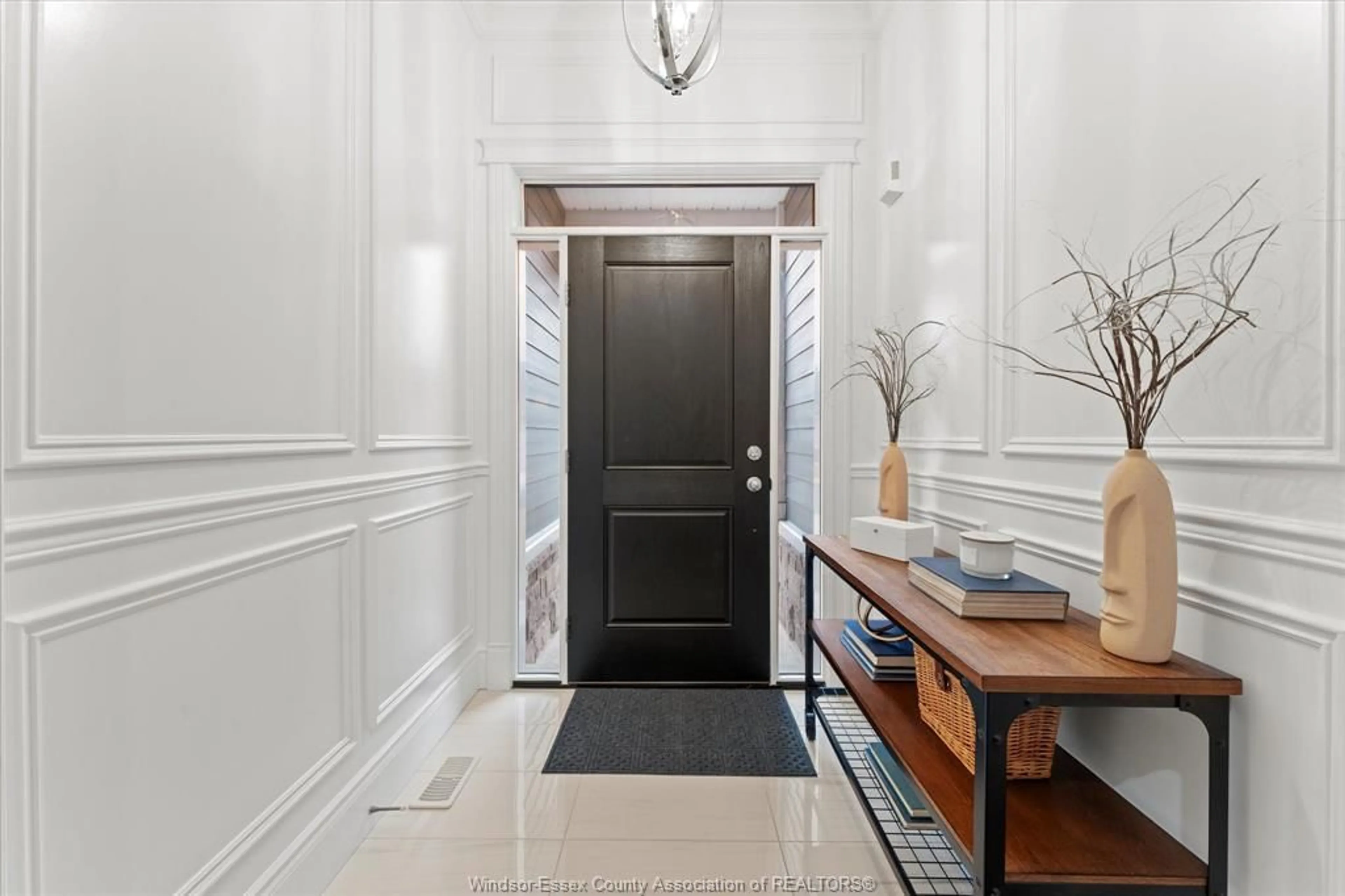 Indoor entryway for 387 Caserta, Lakeshore Ontario N8L 0A5