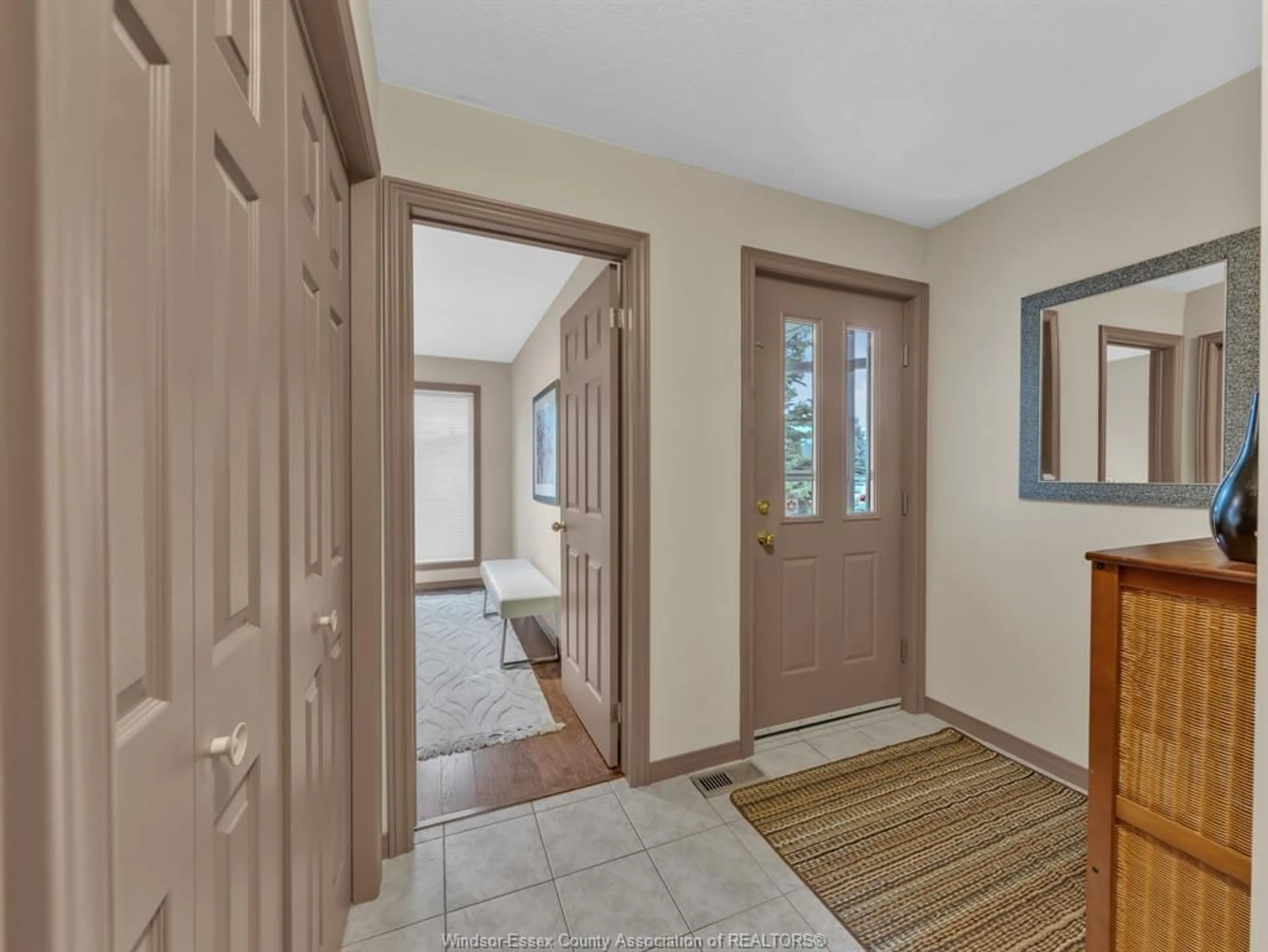 Indoor entryway for 348 RIDGEVIEW PLACE NORTH, Amherstburg Ontario N9V 3Y6