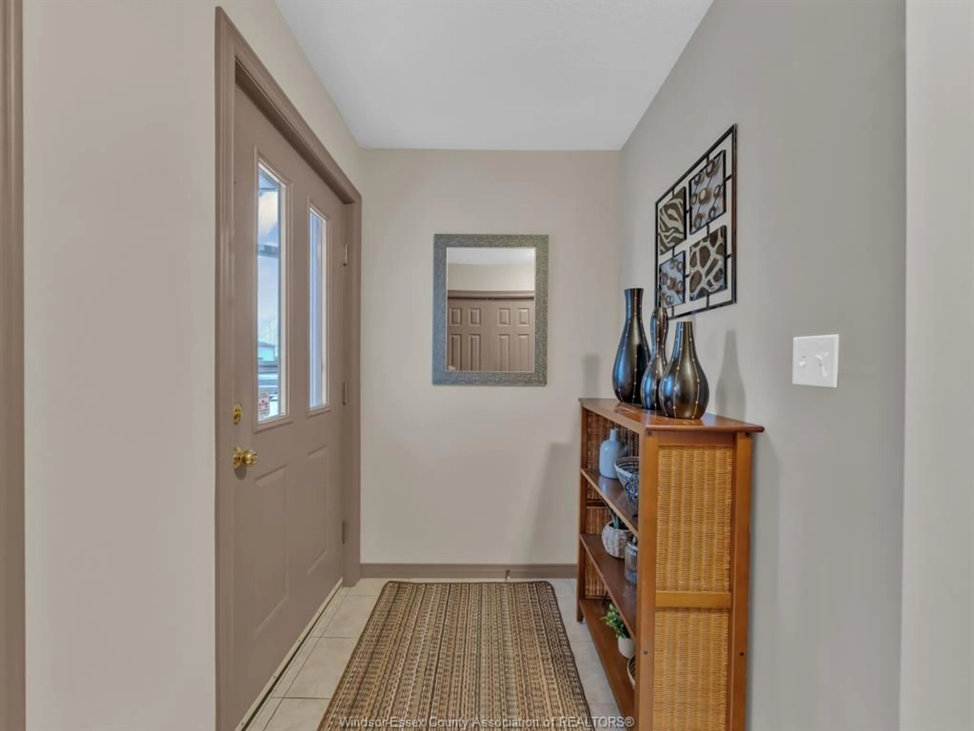 Indoor entryway for 348 RIDGEVIEW PLACE NORTH, Amherstburg Ontario N9V 3Y6
