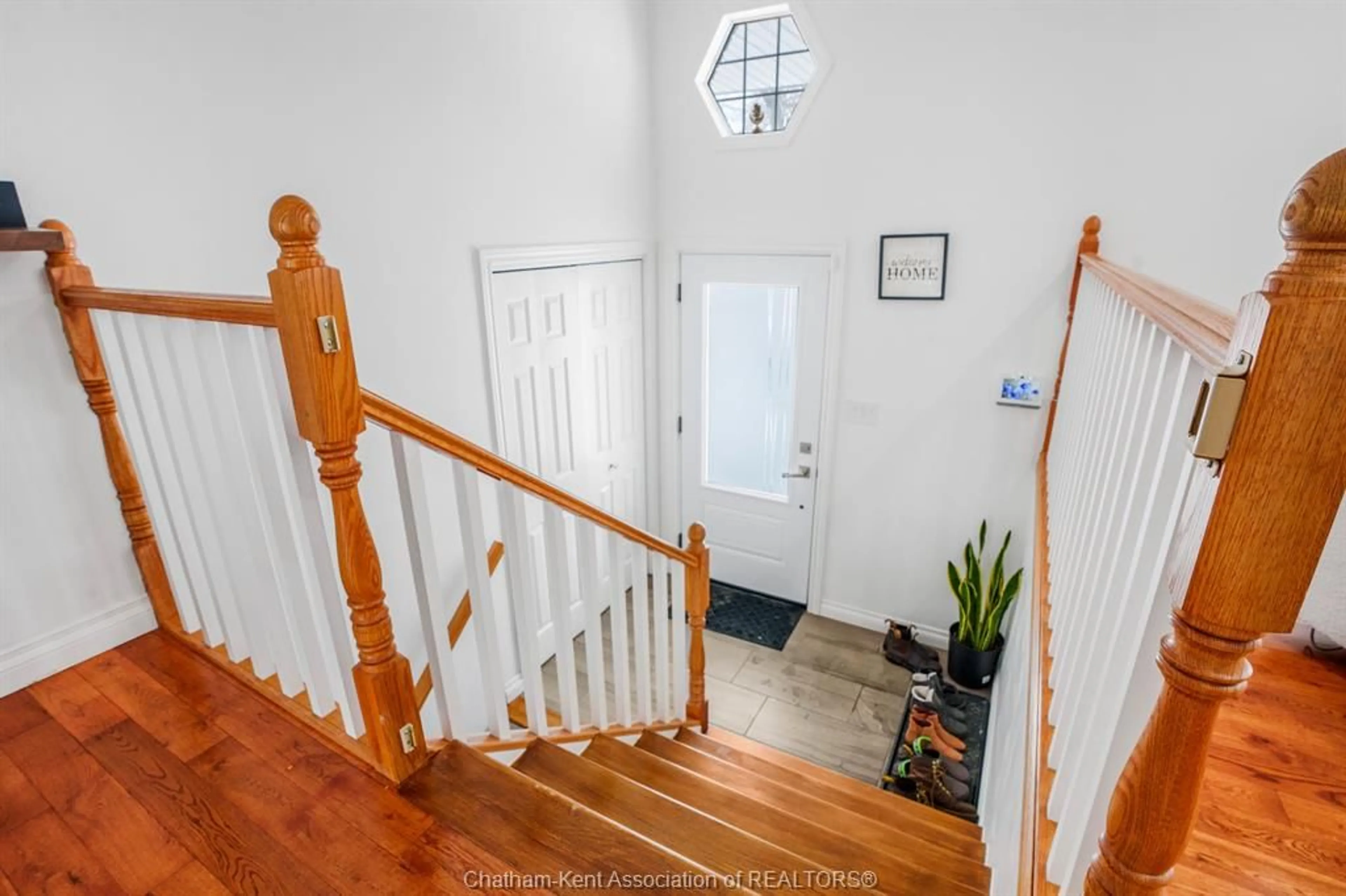 Indoor foyer for 81 Lancefield Pl, Chatham Ontario N7L 2M2