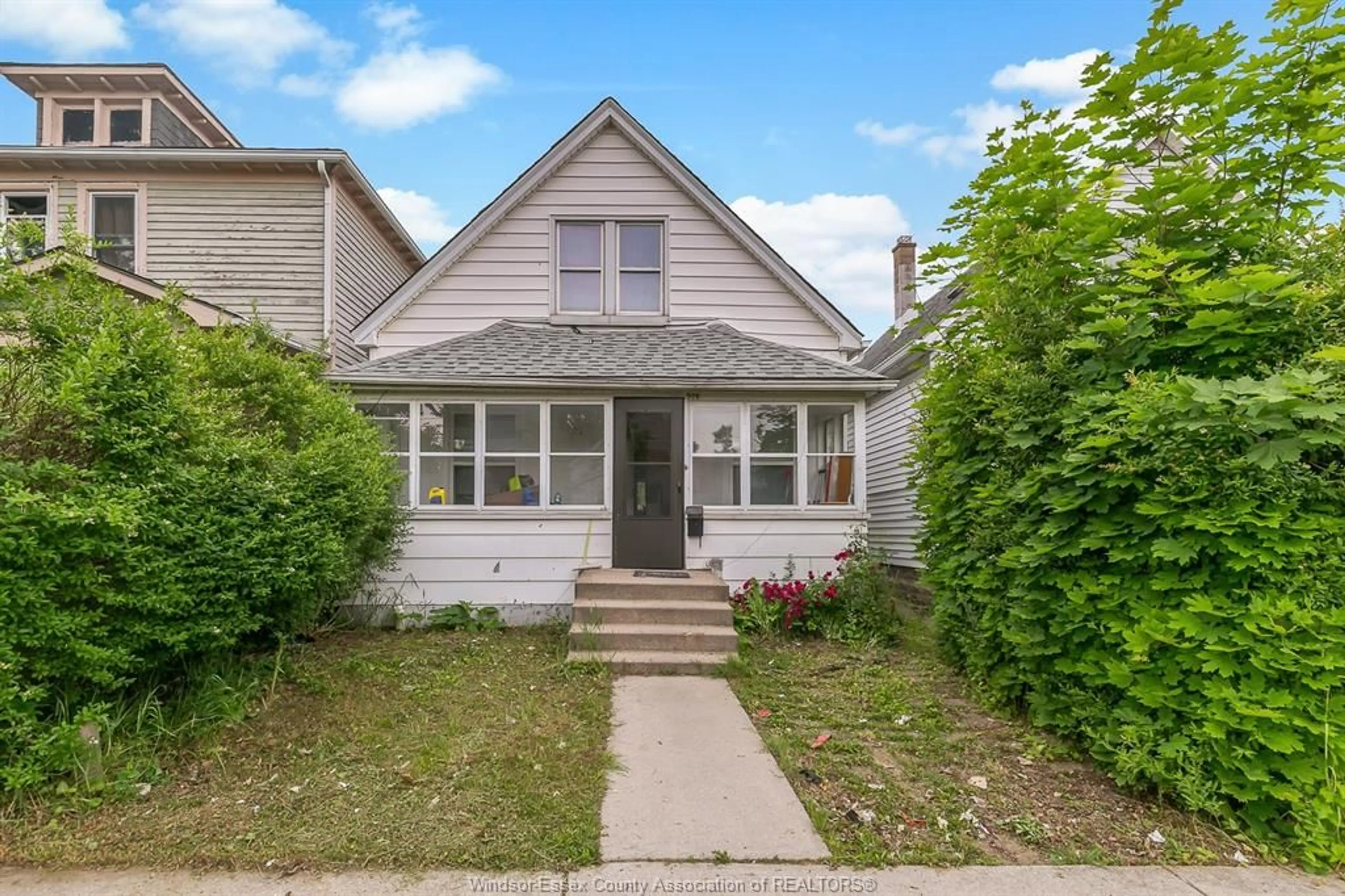 Home with vinyl exterior material, street for 509 BRIDGE, Windsor Ontario N9B 2M3