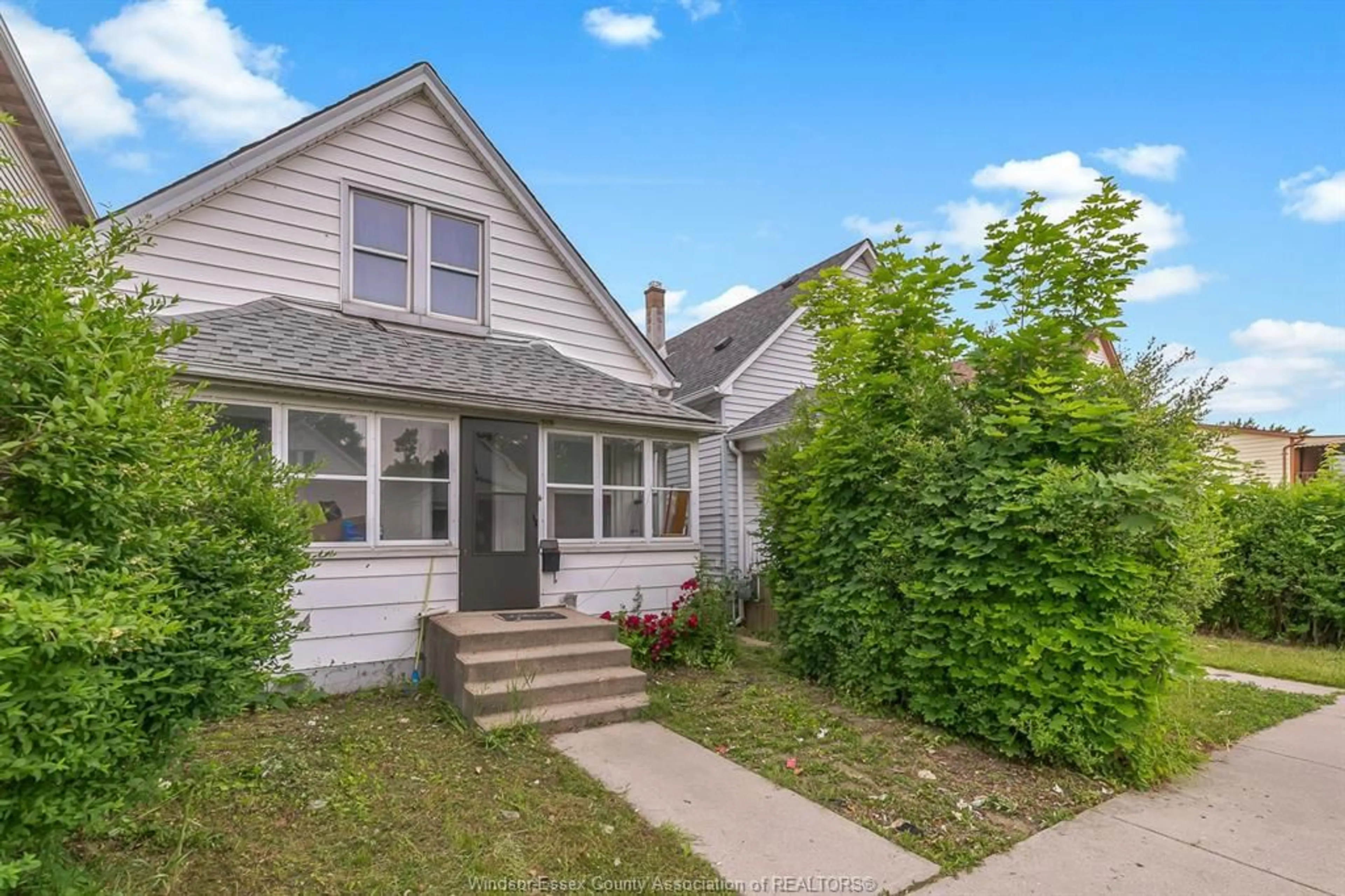 A pic from outside/outdoor area/front of a property/back of a property/a pic from drone, street for 509 BRIDGE, Windsor Ontario N9B 2M3