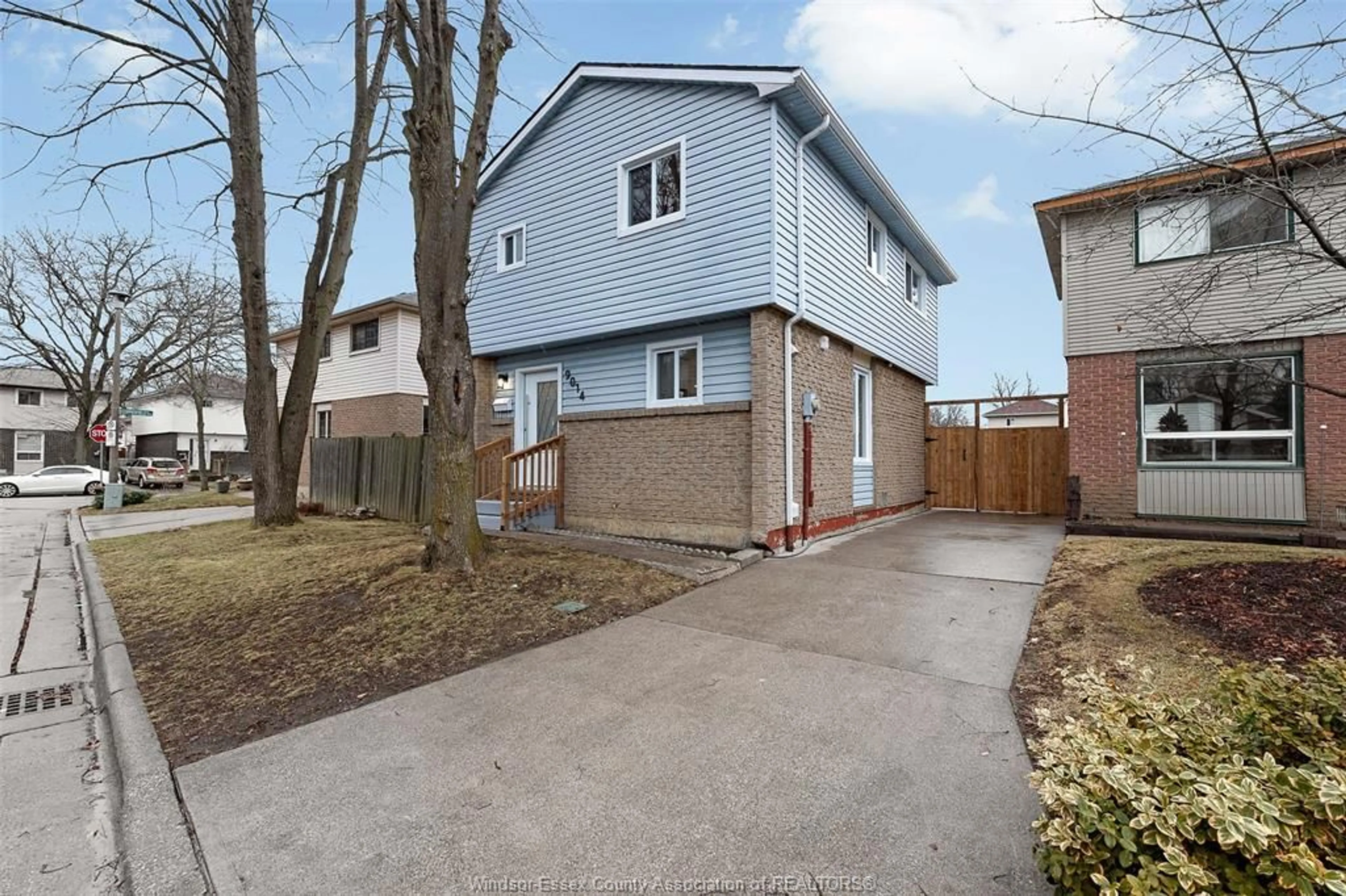 A pic from outside/outdoor area/front of a property/back of a property/a pic from drone, street for 9014 COPPERFIELD Crt, Windsor Ontario N8S 4H3