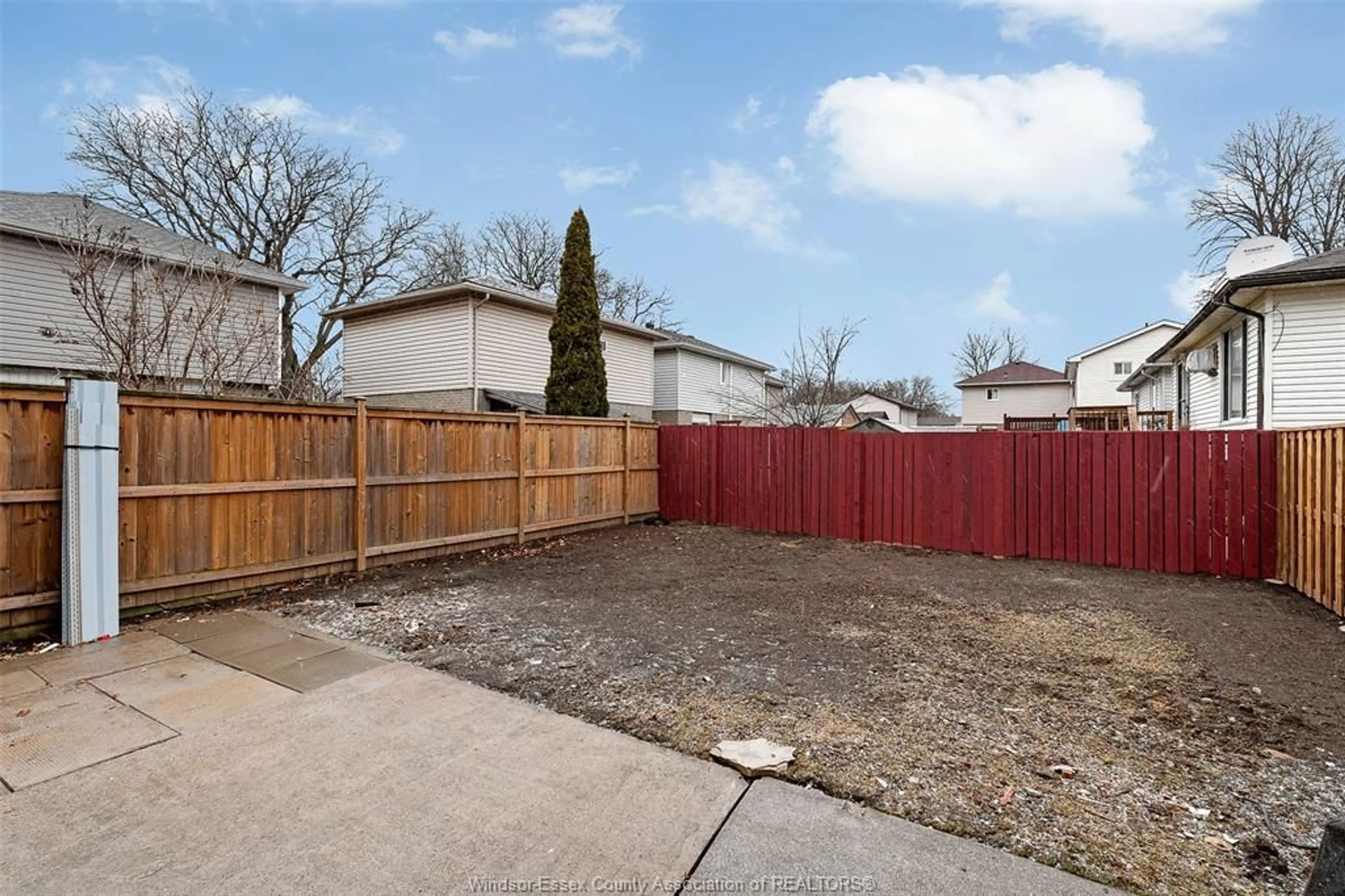 Patio, street for 9014 COPPERFIELD Crt, Windsor Ontario N8S 4H3