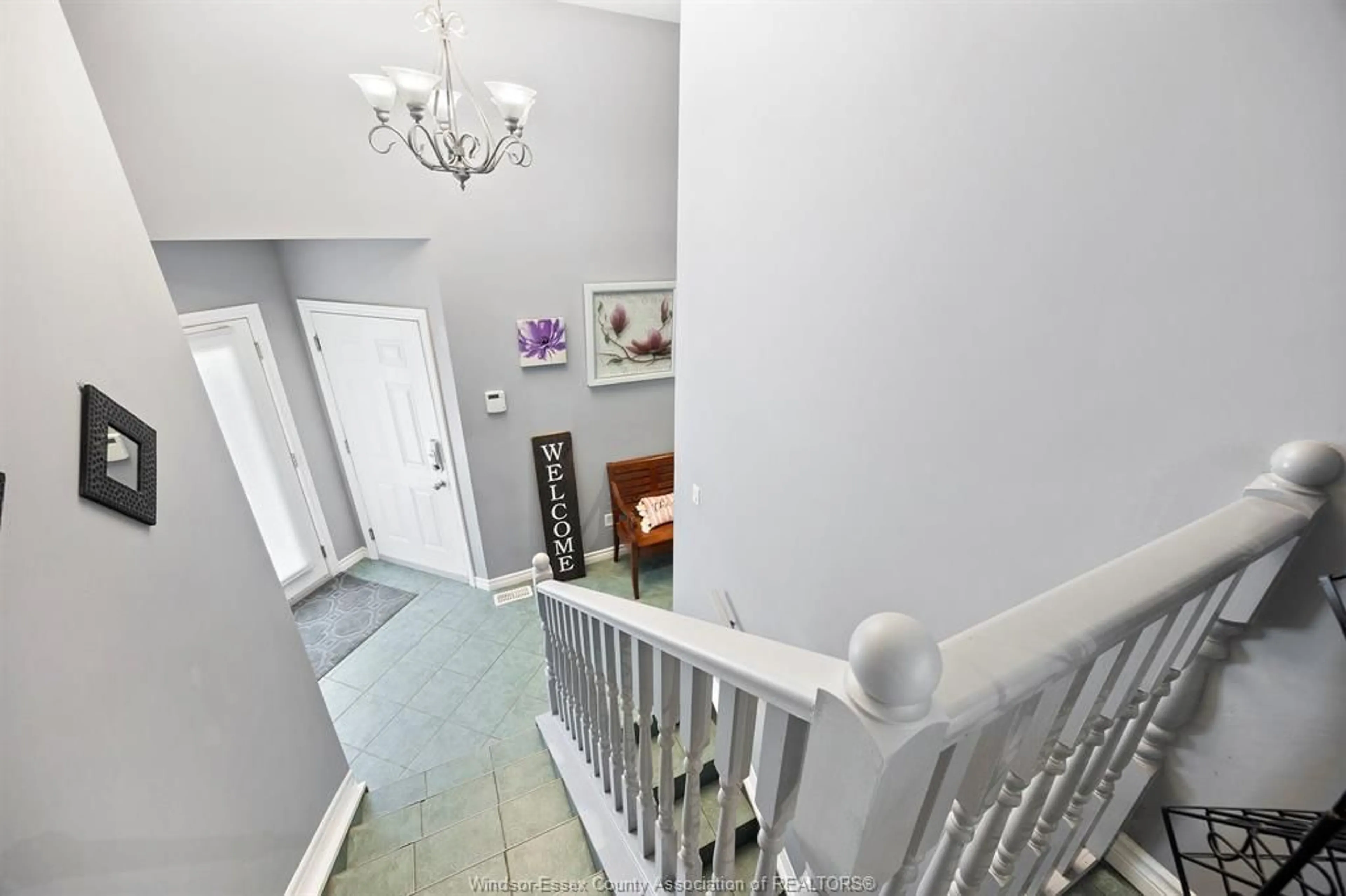 Indoor foyer for 150 LANSDOWNE Ave, Kingsville Ontario N9Y 4C9