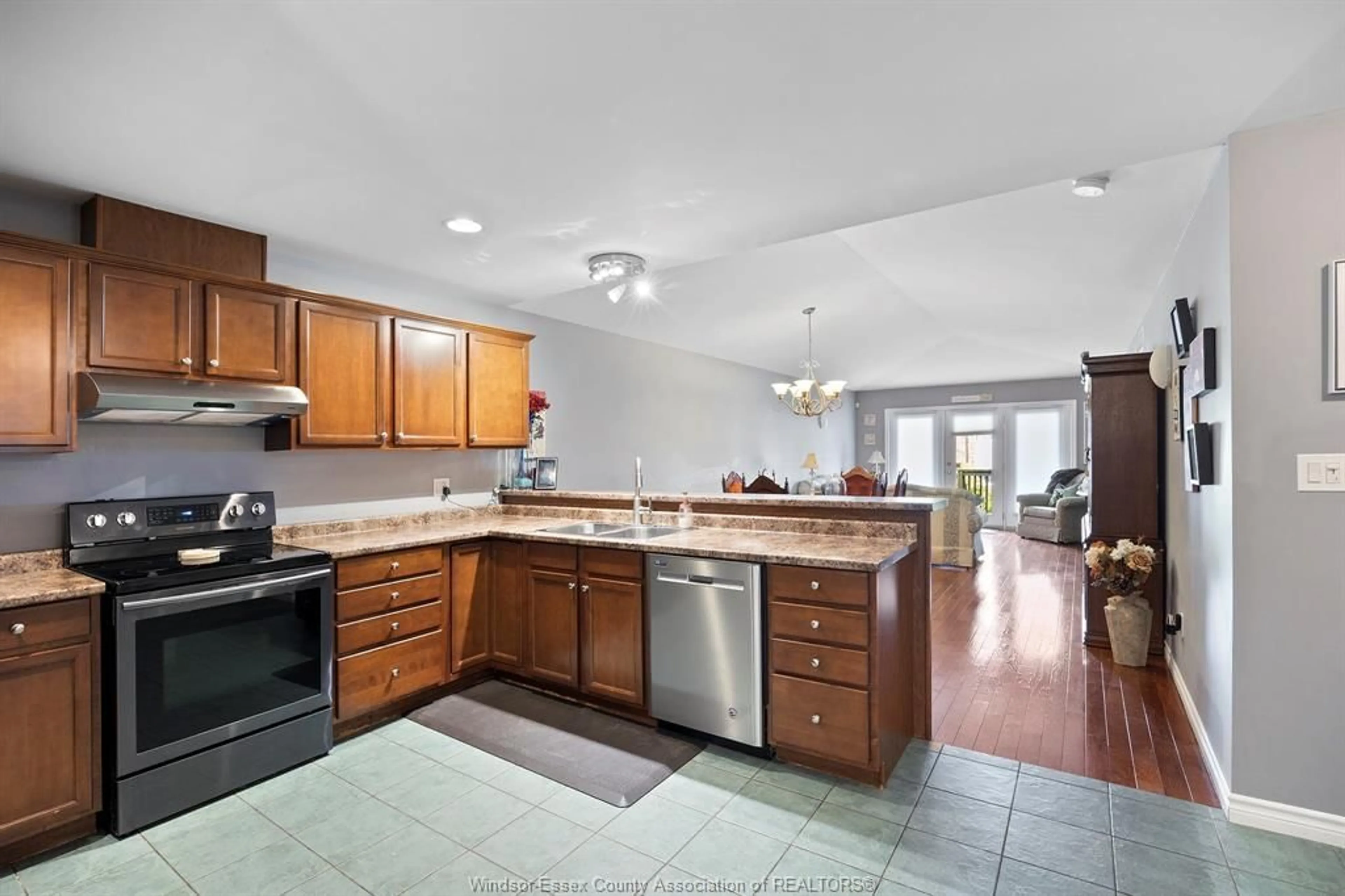 Open concept kitchen, ceramic/tile floor for 150 LANSDOWNE Ave, Kingsville Ontario N9Y 4C9