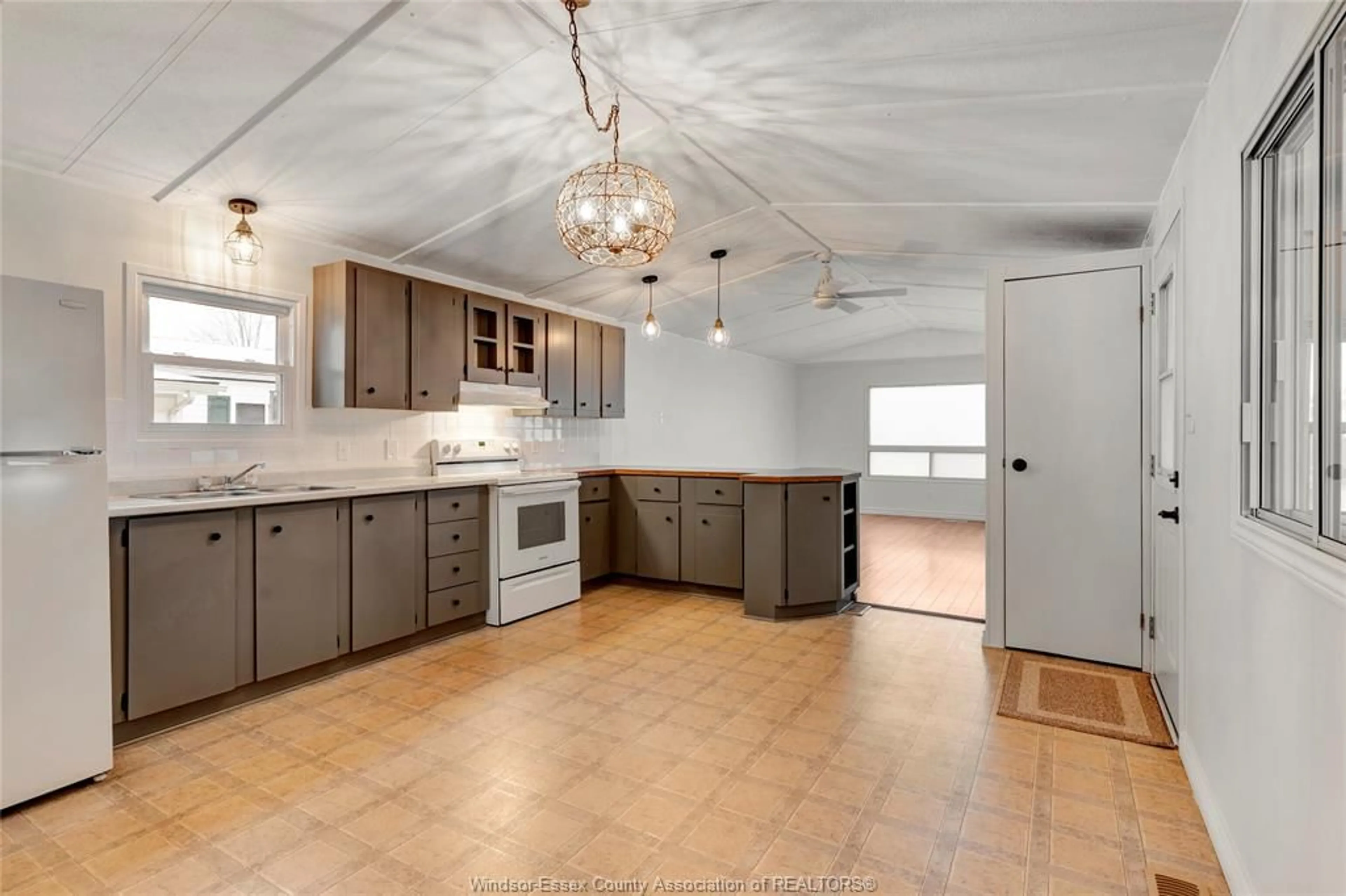 Open concept kitchen, unknown for 102 REGENCY Dr, Chatham Ontario N7L 5A2