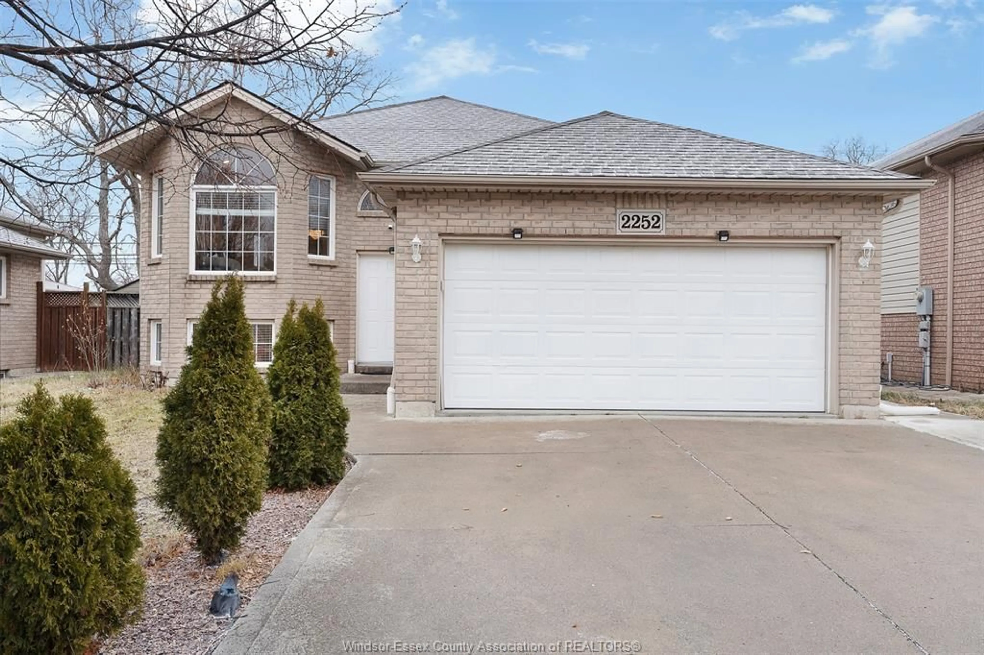 Unknown for 2252 MCKAY Ave, Windsor Ontario N9B 3W9