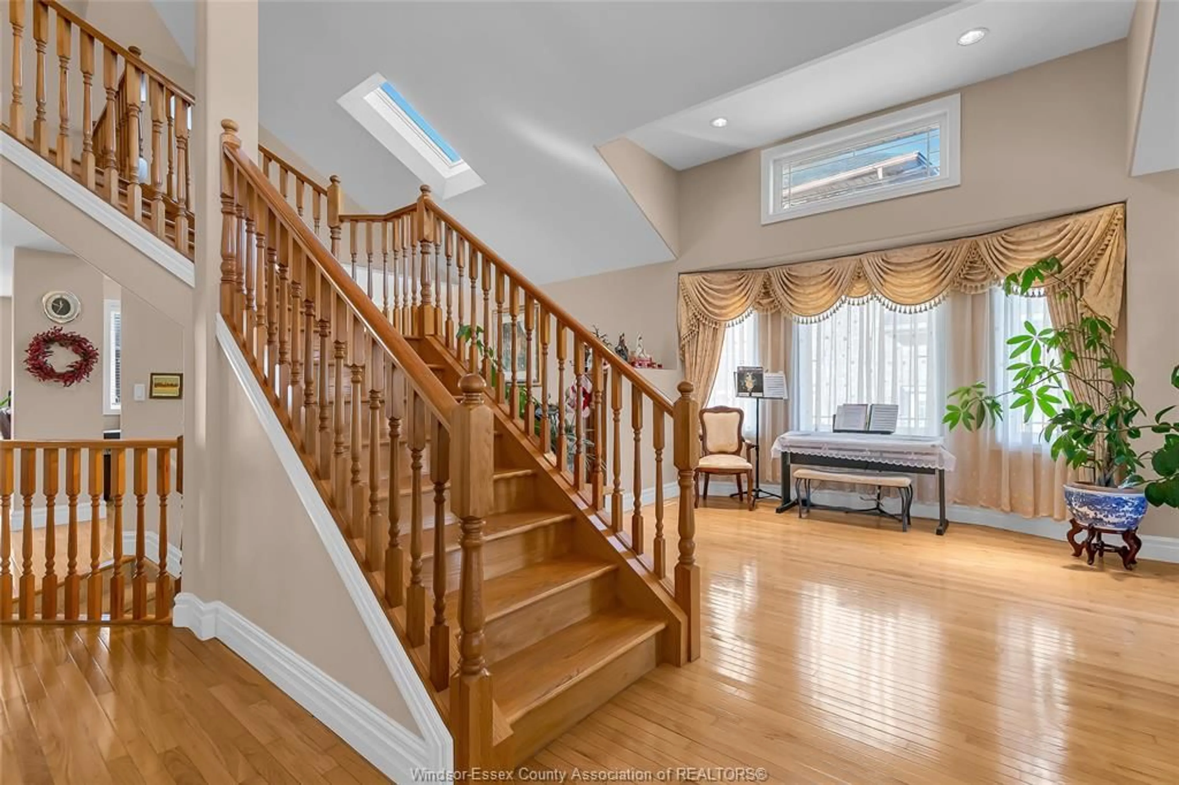 Indoor entryway for 443 HAMNER Cir, Windsor Ontario N9E 4P8