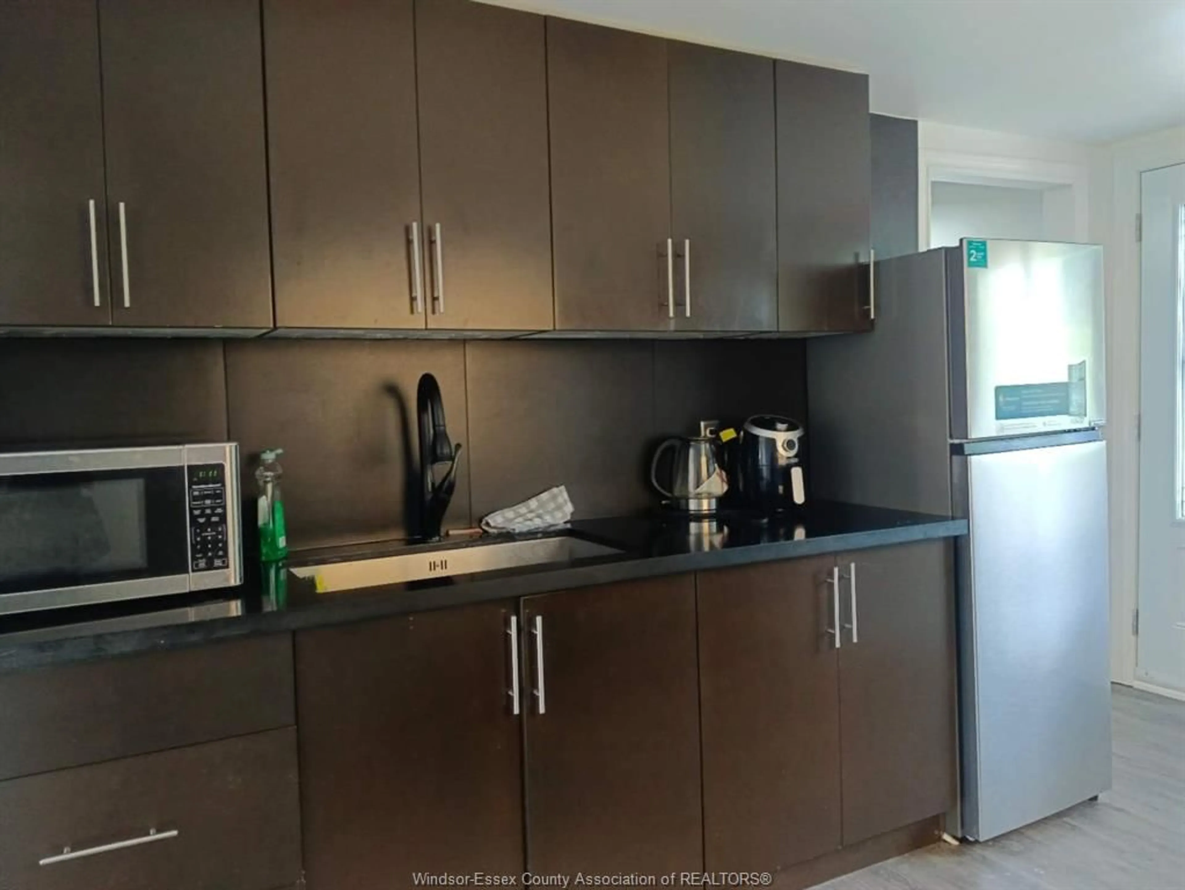 Standard kitchen, unknown for 345 BRIDGE Ave, Windsor Ontario N9B 2M3