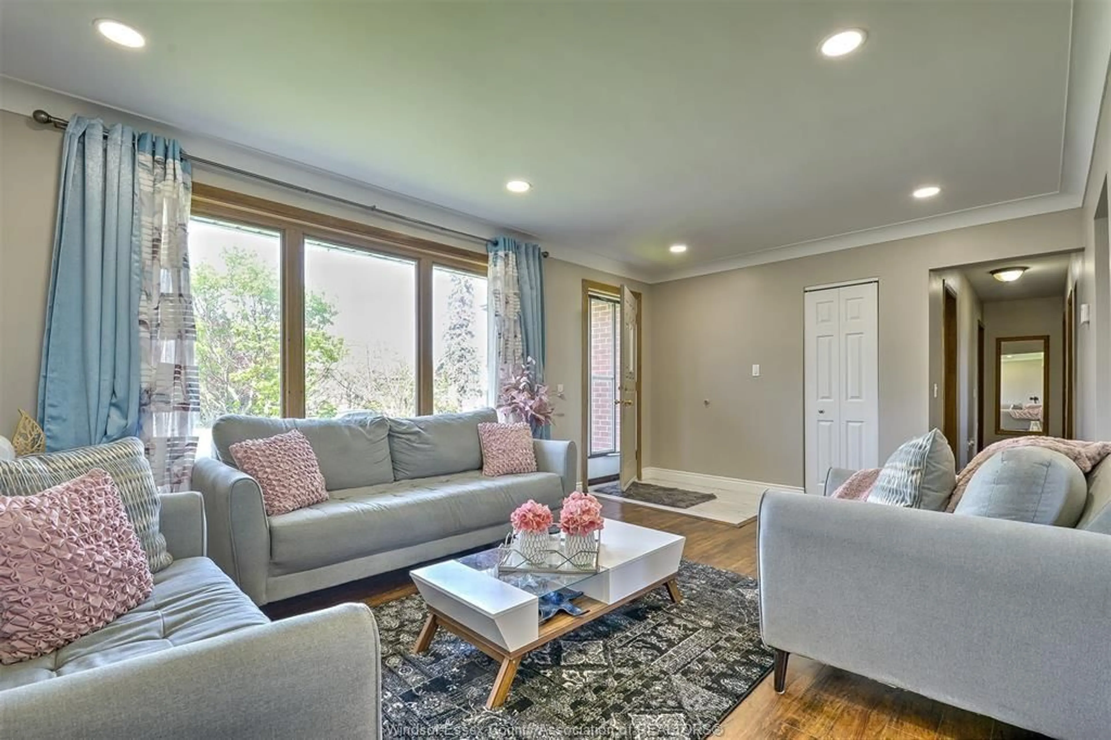 Living room with furniture, wood/laminate floor for 530 VICTORY St, LaSalle Ontario N9J 1V7