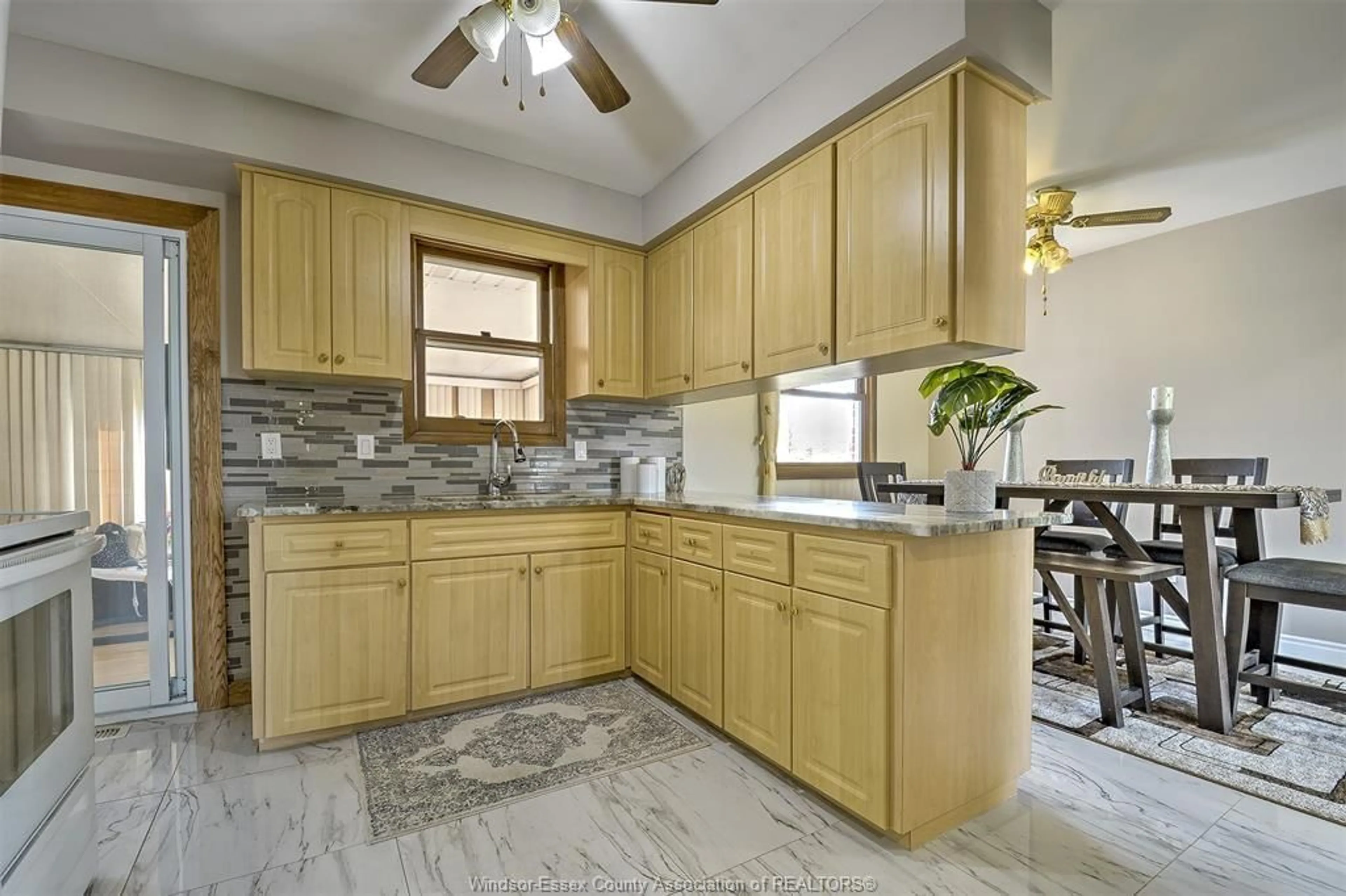 Unknown for 530 VICTORY St, LaSalle Ontario N9J 1V7