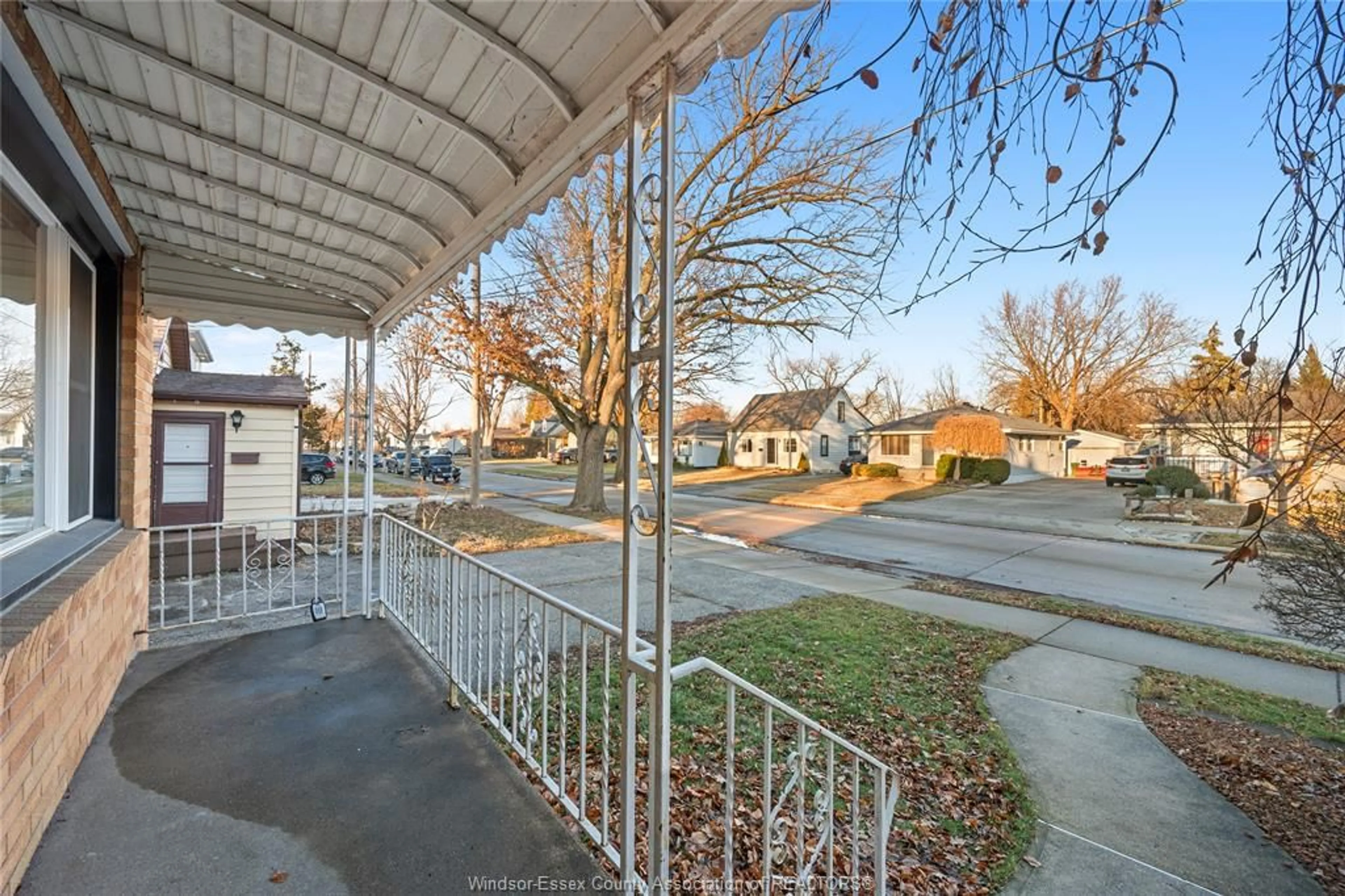 Patio, street for 1987 Buckingham, Windsor Ontario N8T 2A9