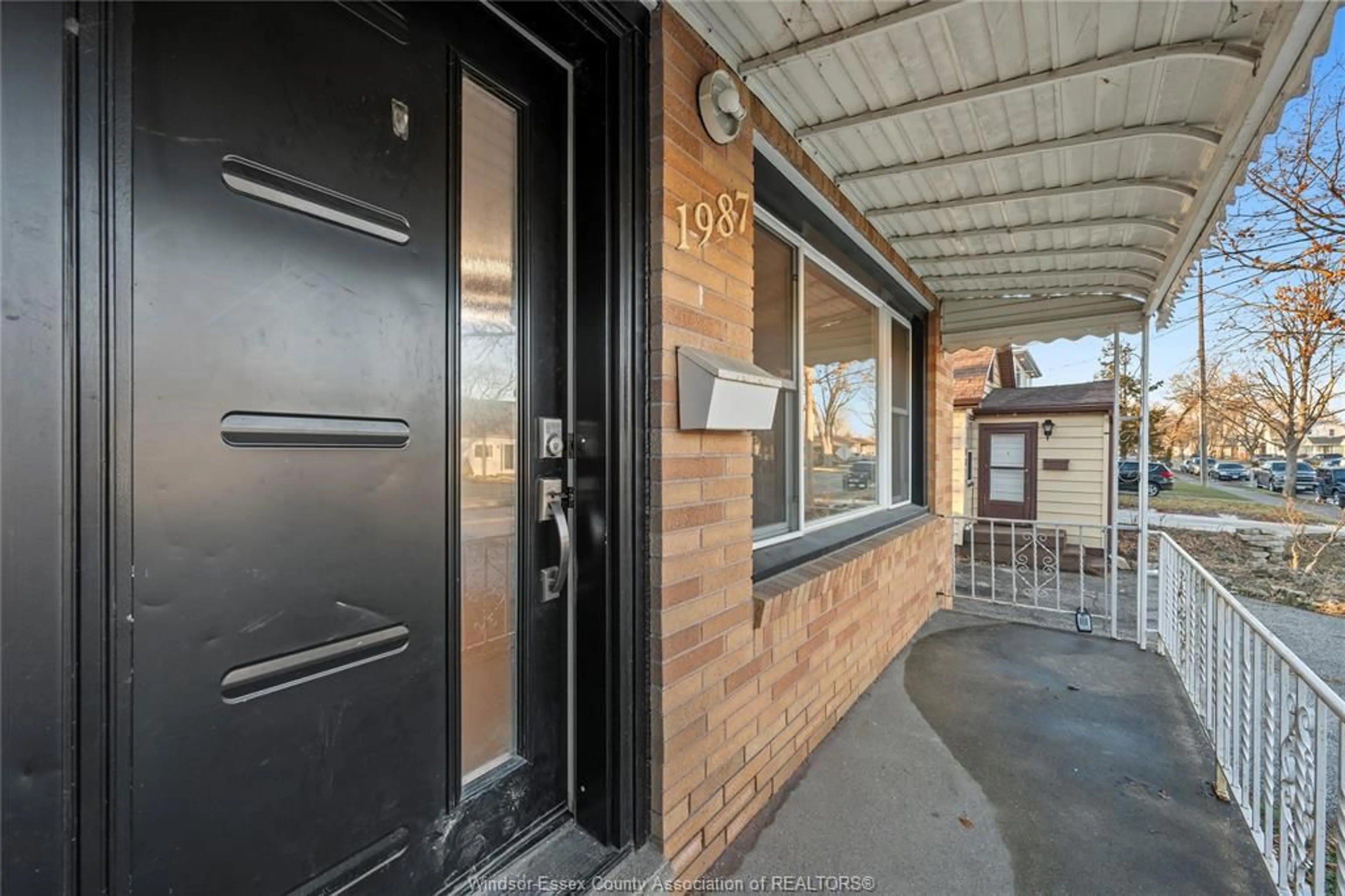 Unknown for 1987 Buckingham, Windsor Ontario N8T 2A9