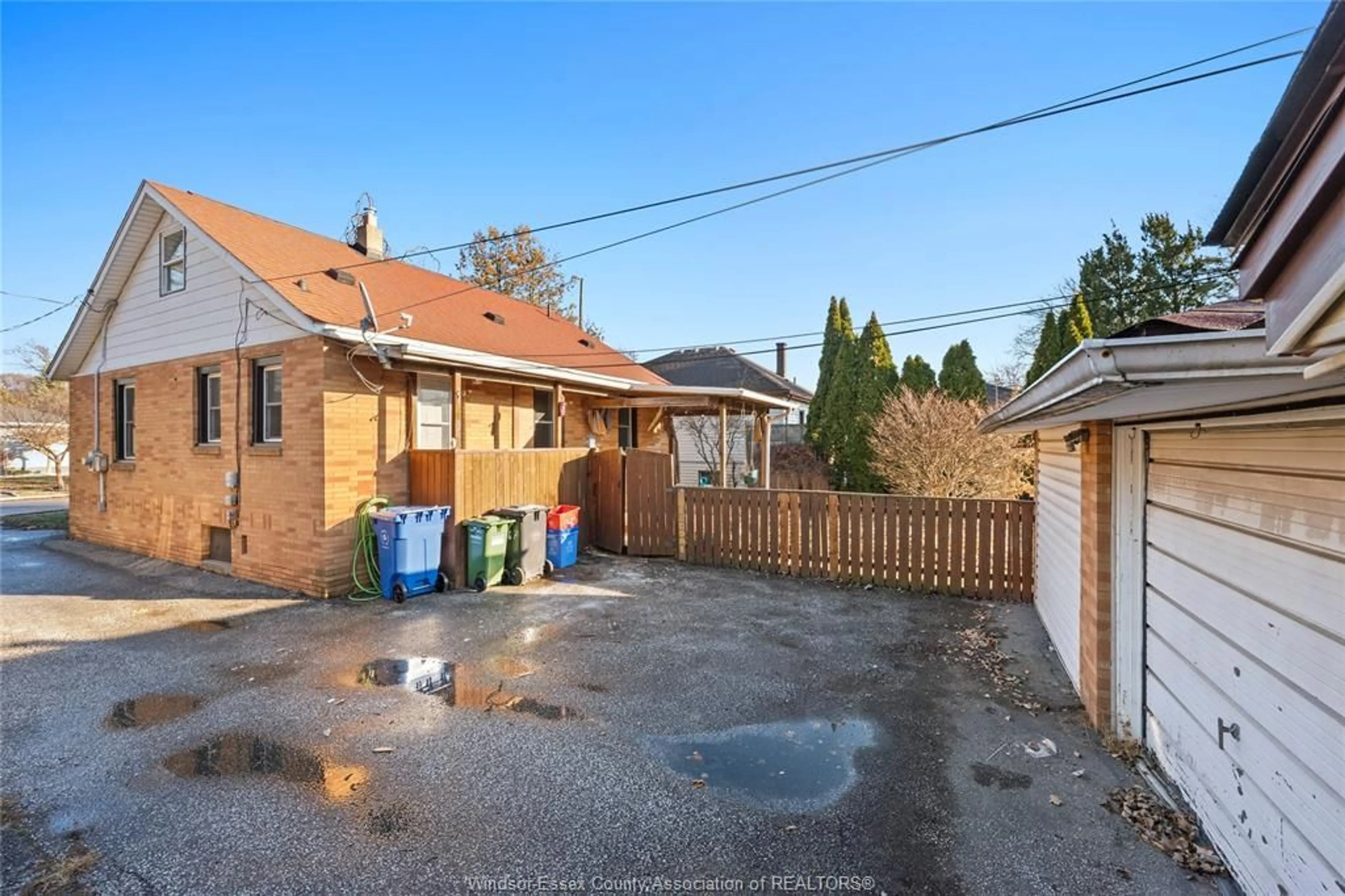 A pic from outside/outdoor area/front of a property/back of a property/a pic from drone, street for 1987 Buckingham, Windsor Ontario N8T 2A9