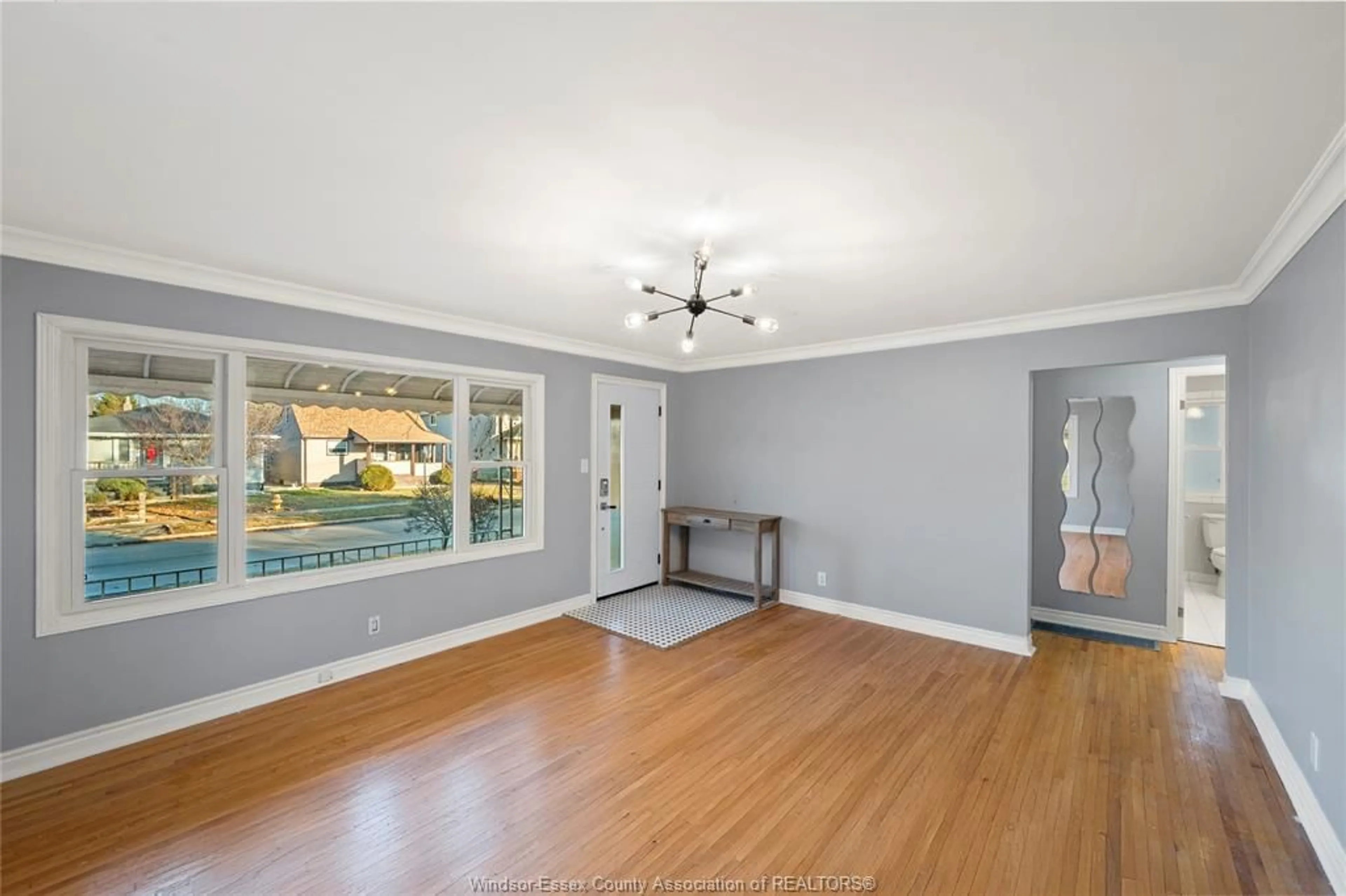 A pic of a room for 1987 Buckingham, Windsor Ontario N8T 2A9