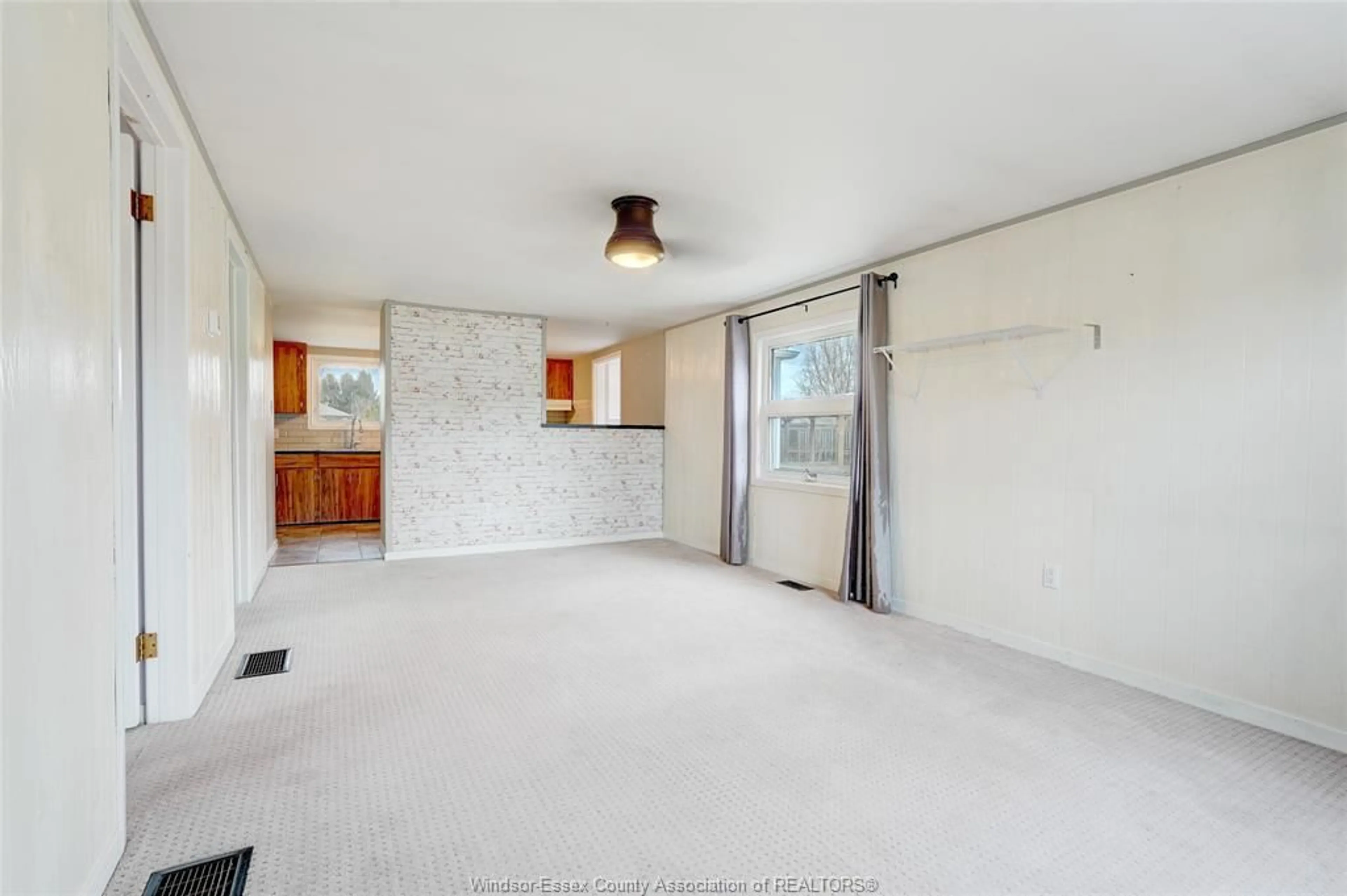 A pic of a room for 16 MCCALLUM Ave, Kingsville Ontario N9Y 1C2