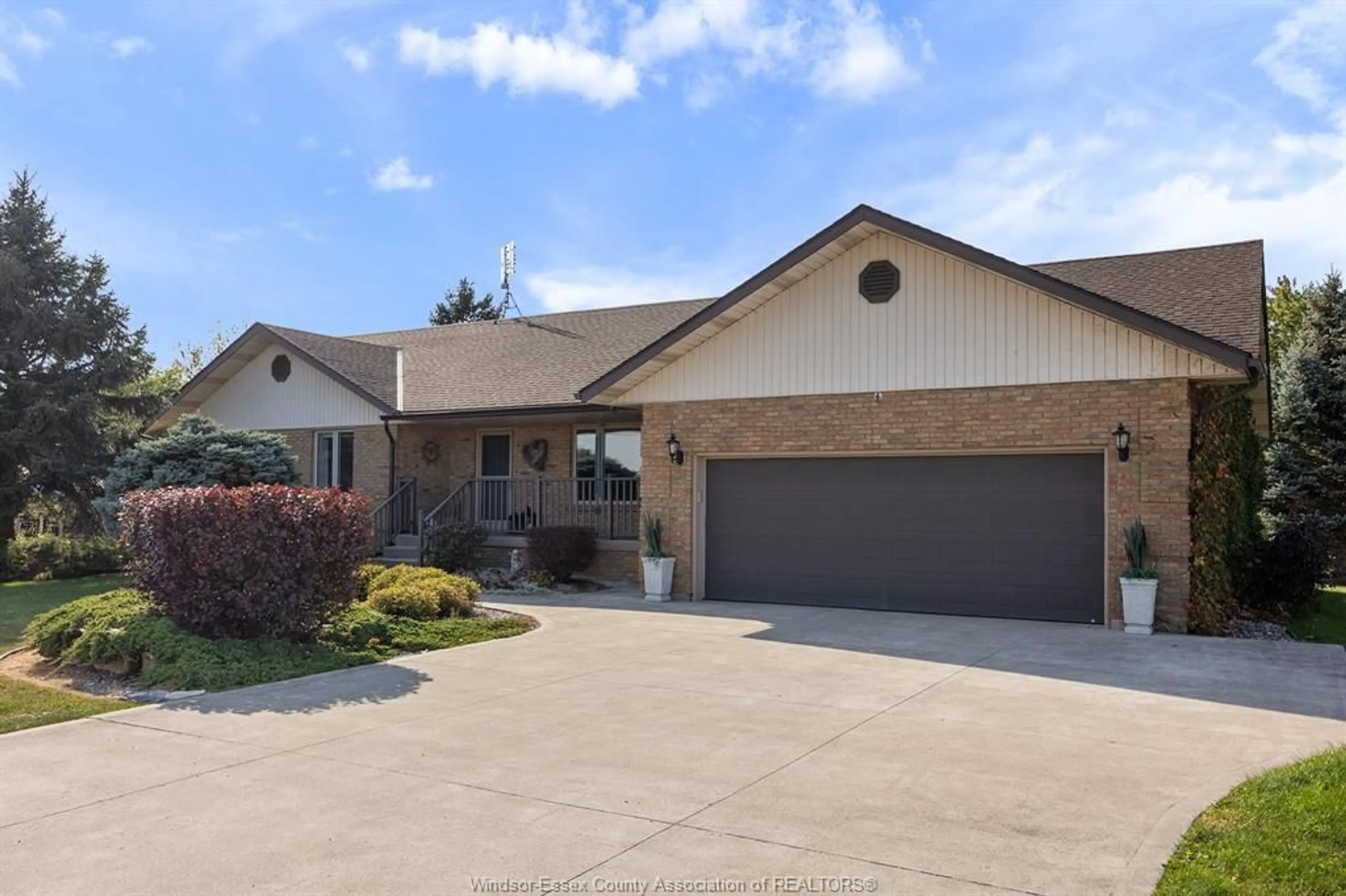 Home with vinyl exterior material, street for 685 EAST RUSCOM RIVER Rd, Lakeshore Ontario N0R 1S0