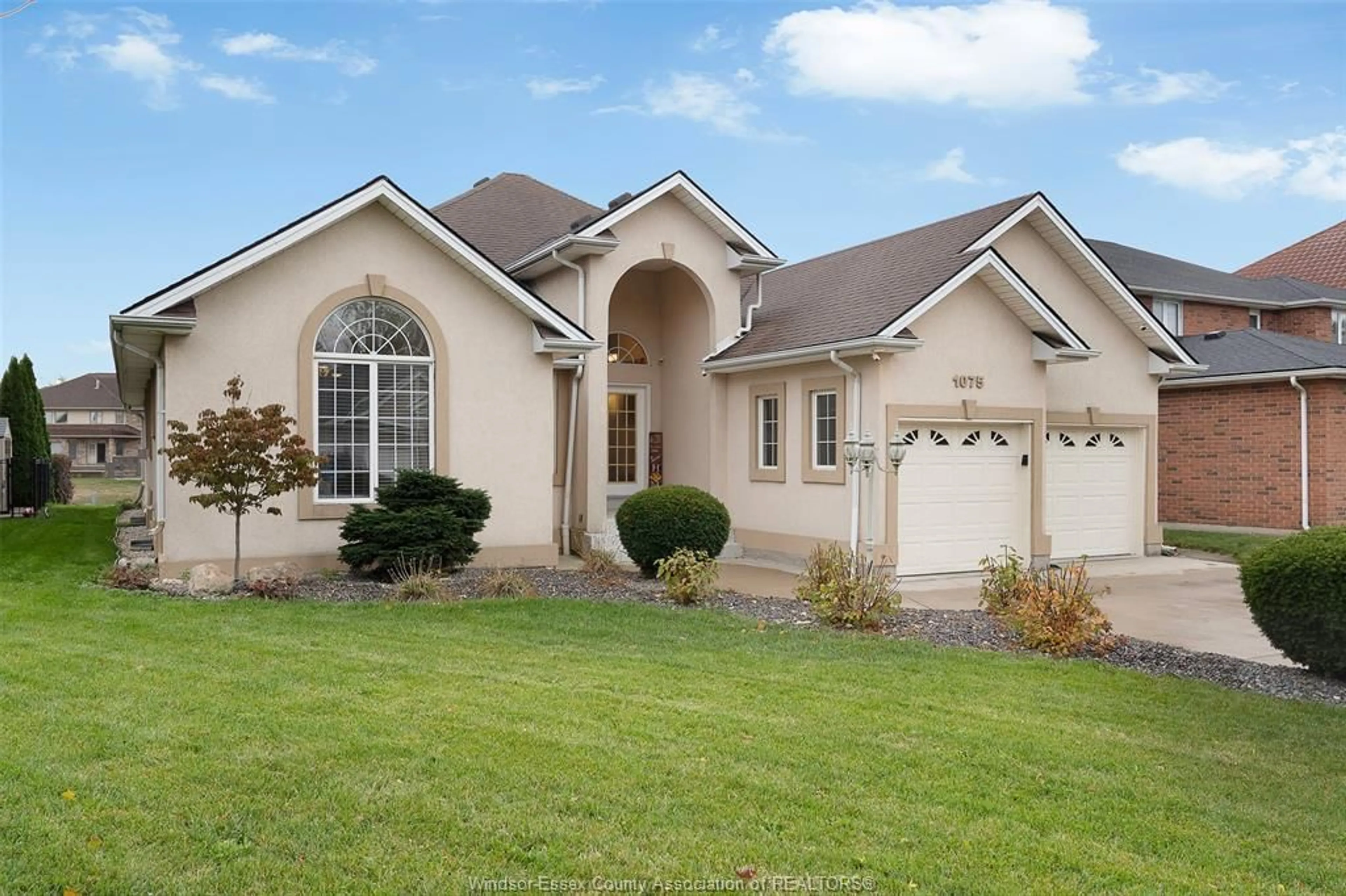 Home with vinyl exterior material, unknown for 1075 STONEYBROOK, Windsor Ontario N9G 2Y3