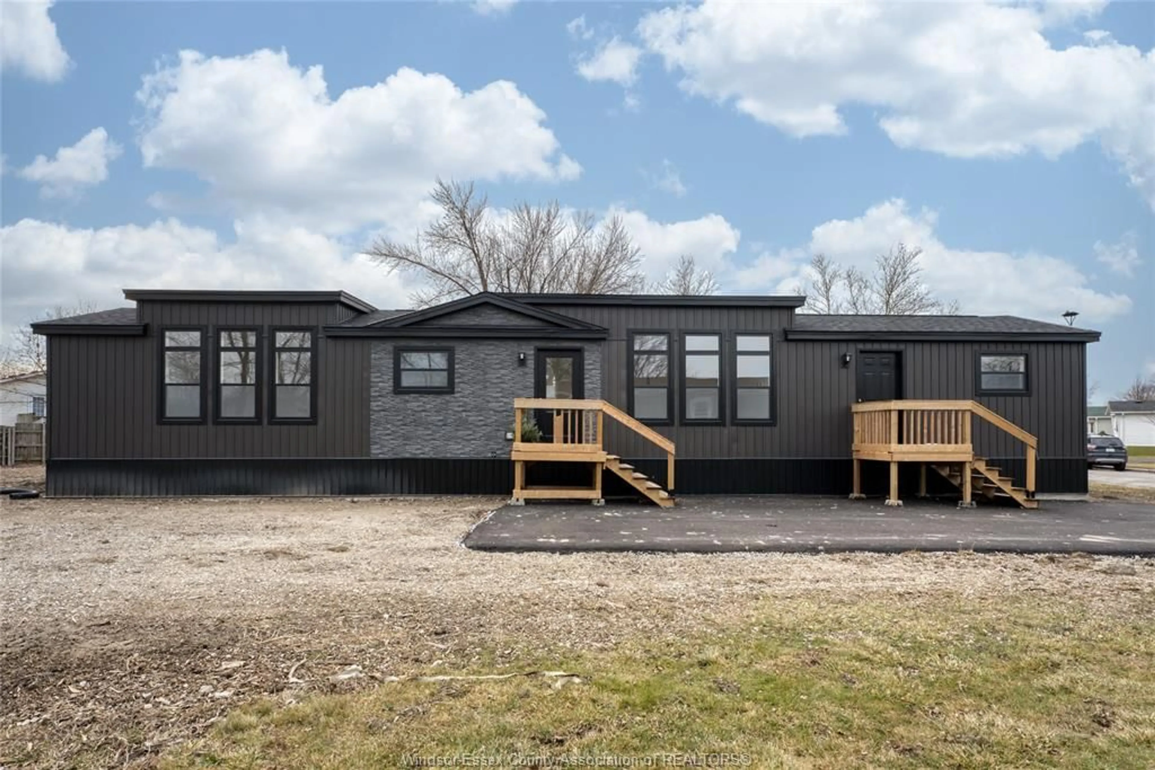 Home with vinyl exterior material, unknown for 14 DANA Dr, Essex Ontario N8M 1Y9