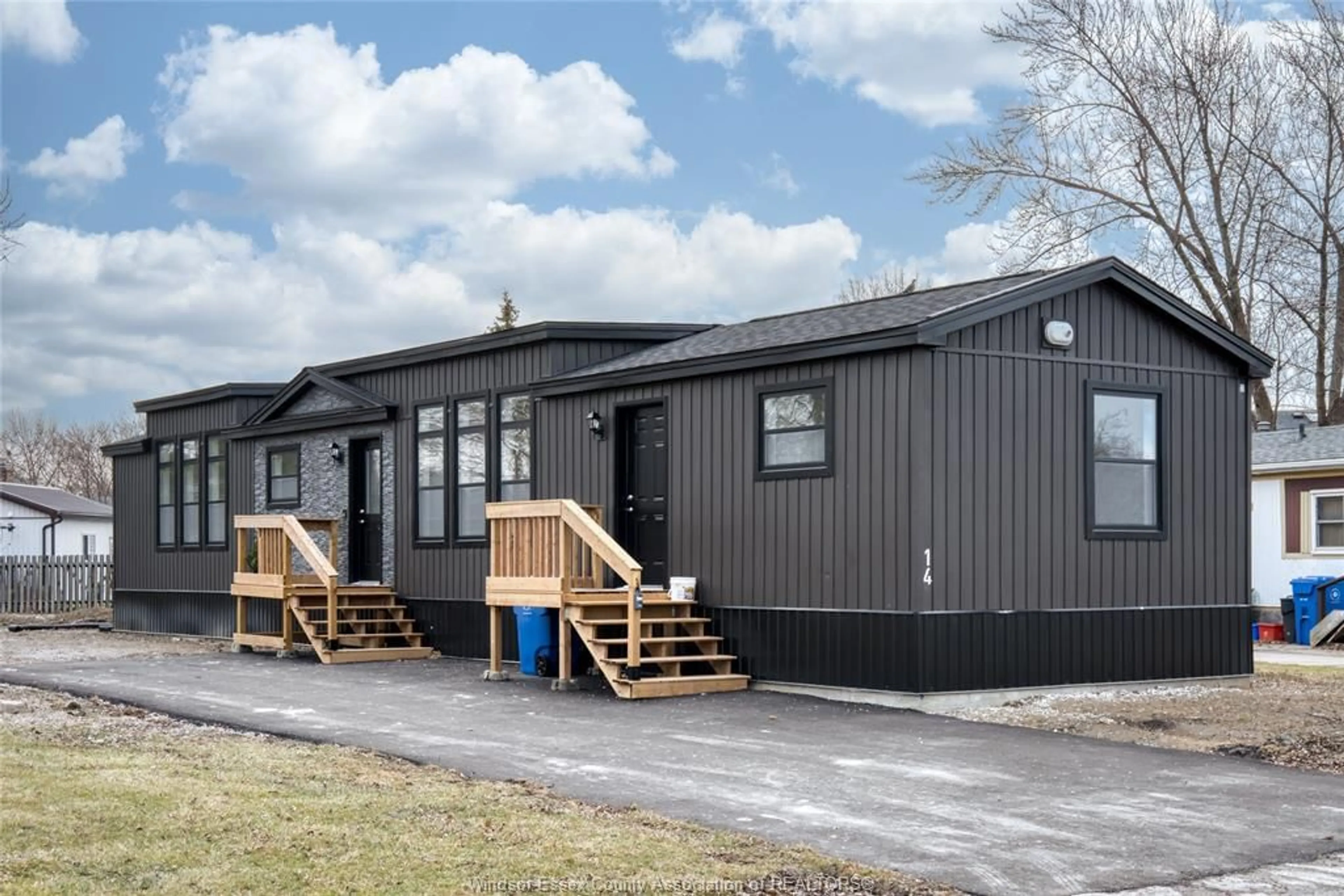 Home with vinyl exterior material, unknown for 14 DANA Dr, Essex Ontario N8M 1Y9