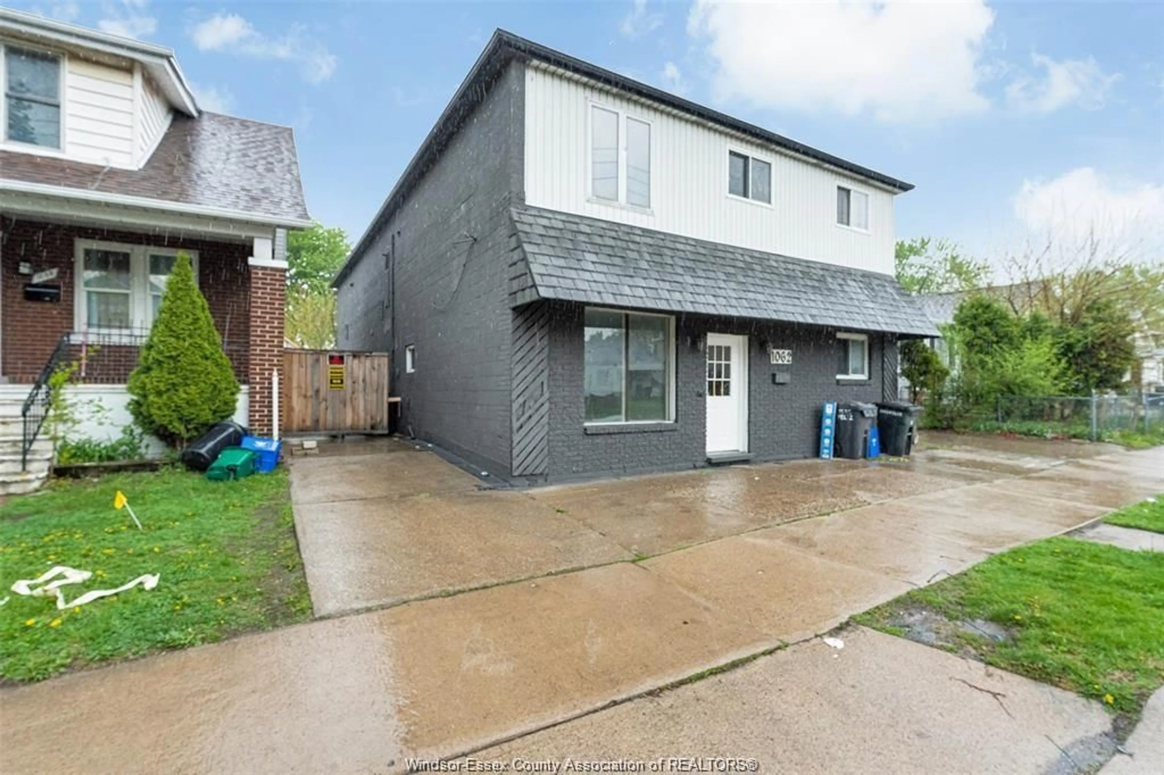 Home with brick exterior material, street for 1062 FELIX, Windsor Ontario N9C 3L5