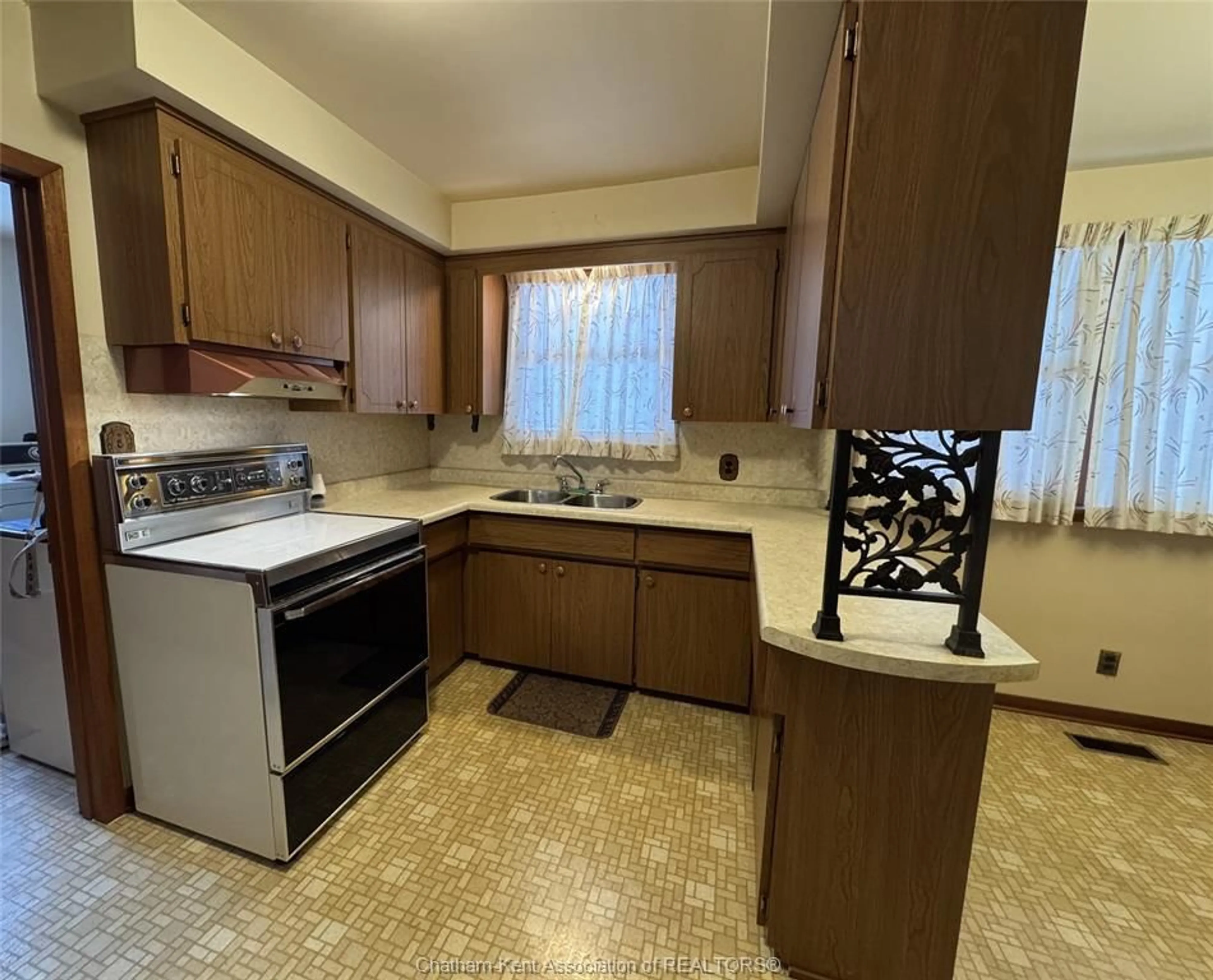 Standard kitchen, unknown for 44 Highland Dr, Wallaceburg Ontario N8A 2K5