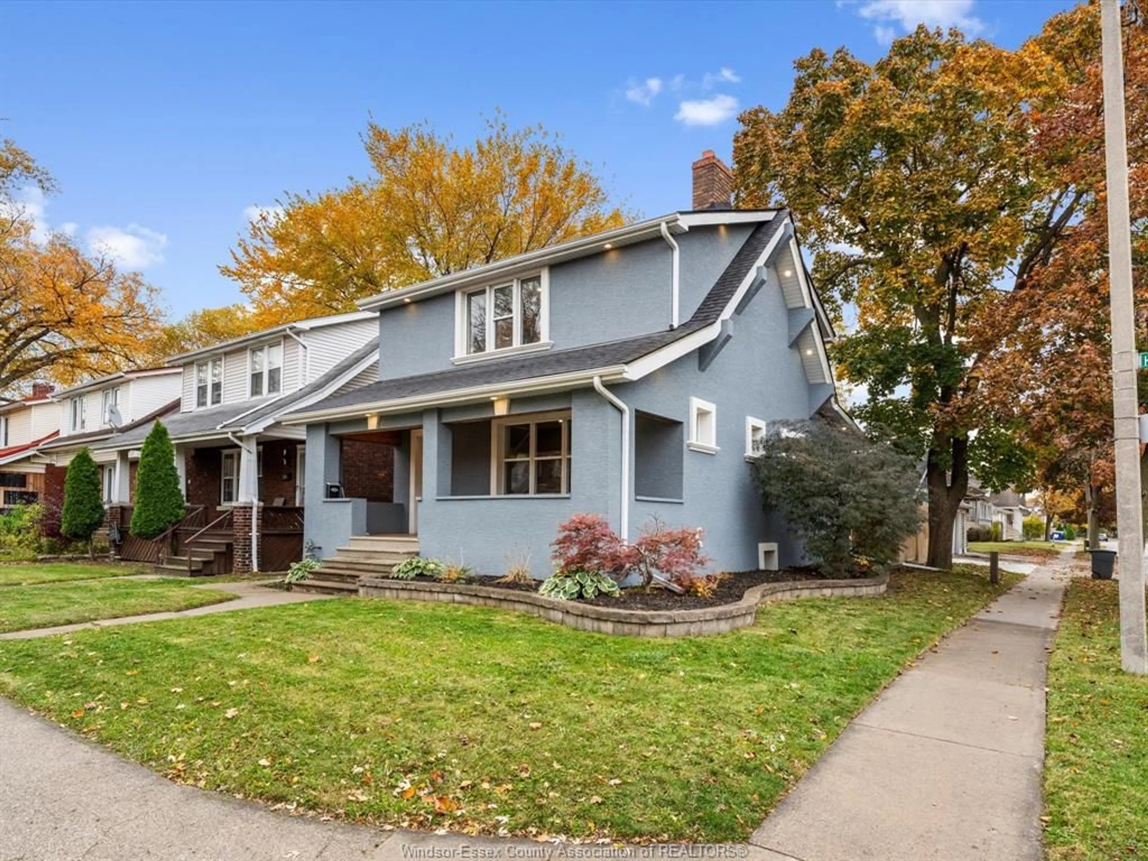 Home with vinyl exterior material, street for 425 Hanna St, Windsor Ontario N8X 1E5