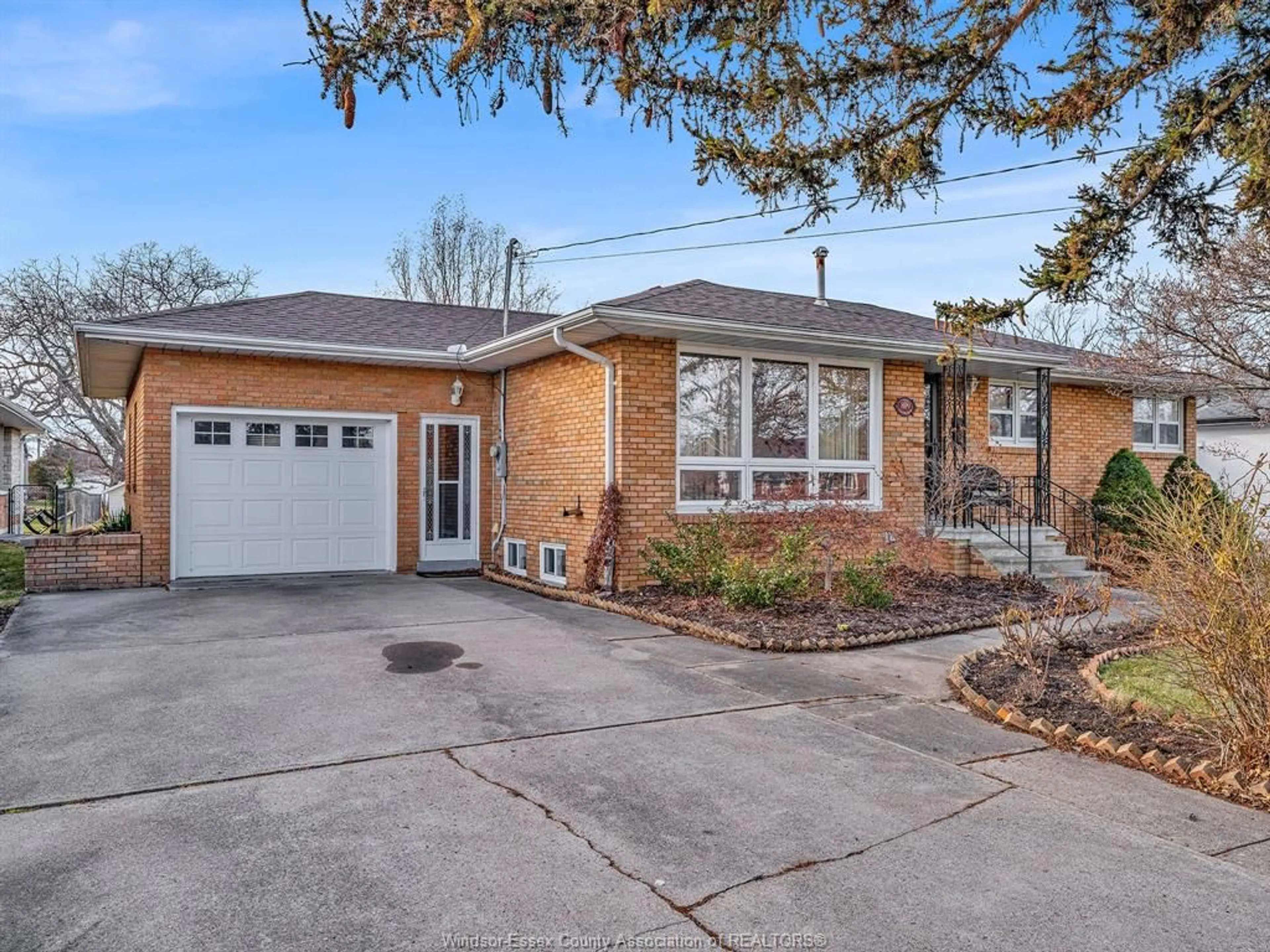 Home with brick exterior material, street for 809 LACASSE, Tecumseh Ontario N8N 2C3