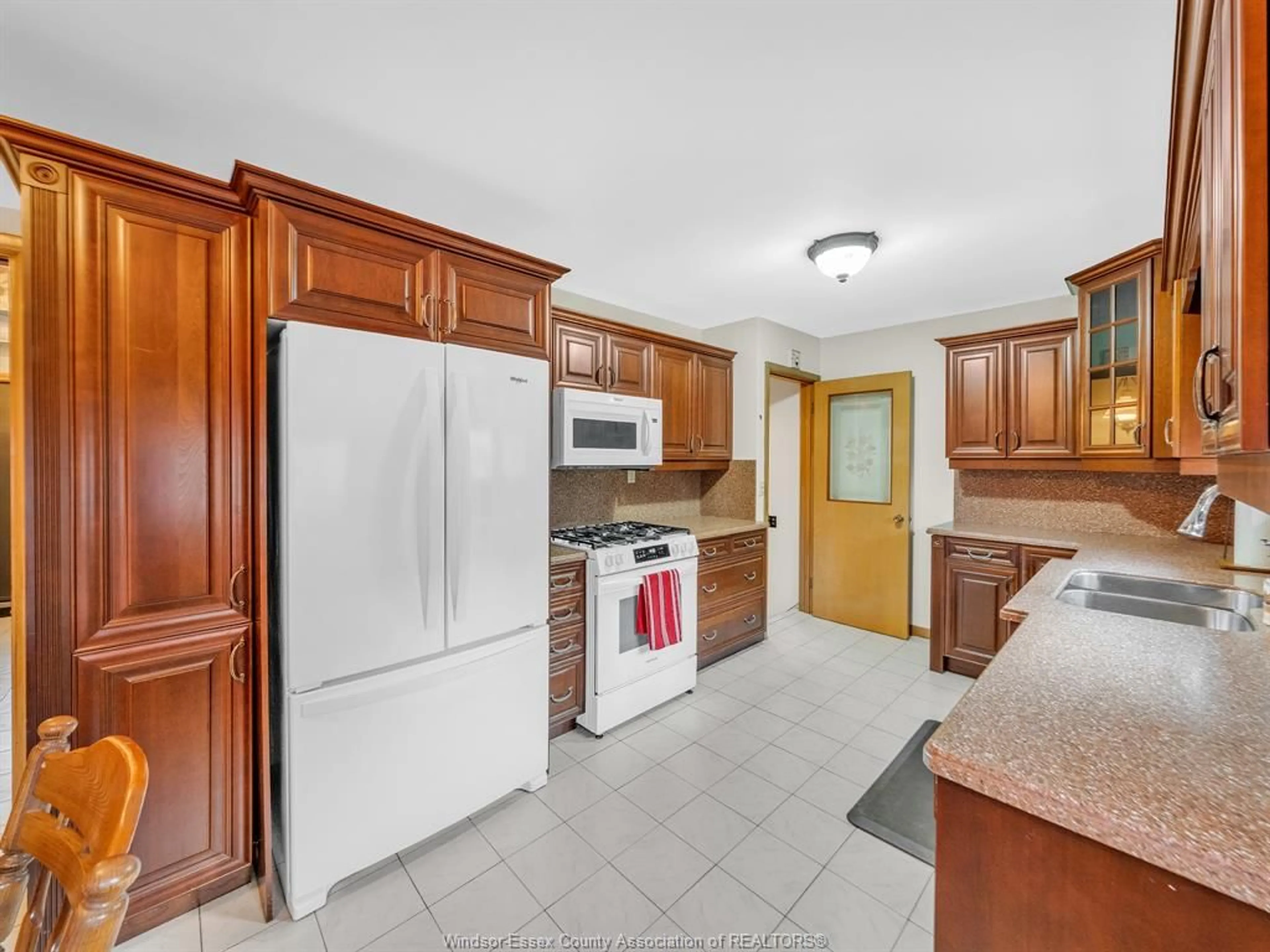 Standard kitchen, ceramic/tile floor for 809 LACASSE, Tecumseh Ontario N8N 2C3