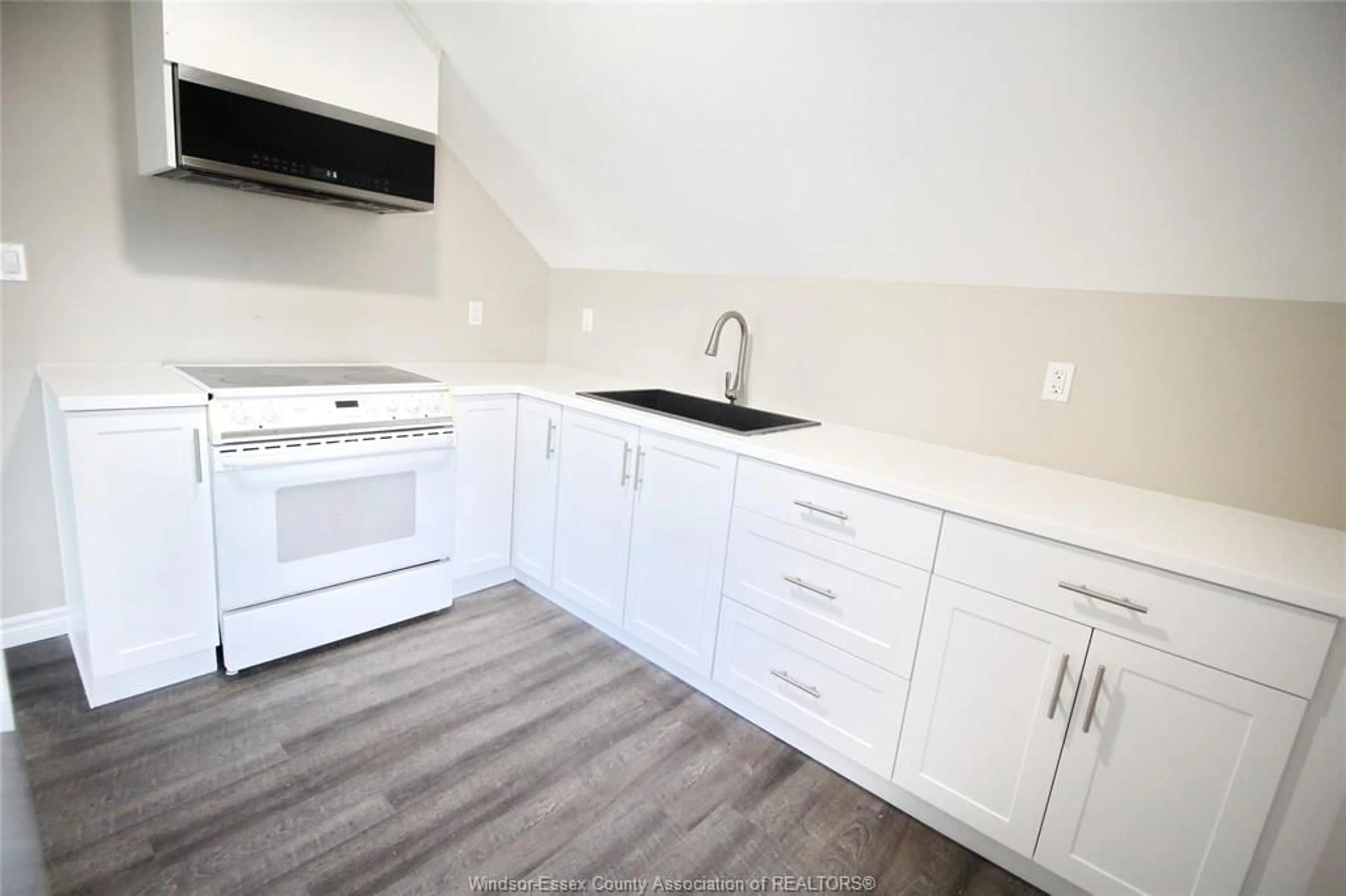 Standard kitchen, unknown for 2366 CADILLAC, Windsor Ontario N8W 3Y4