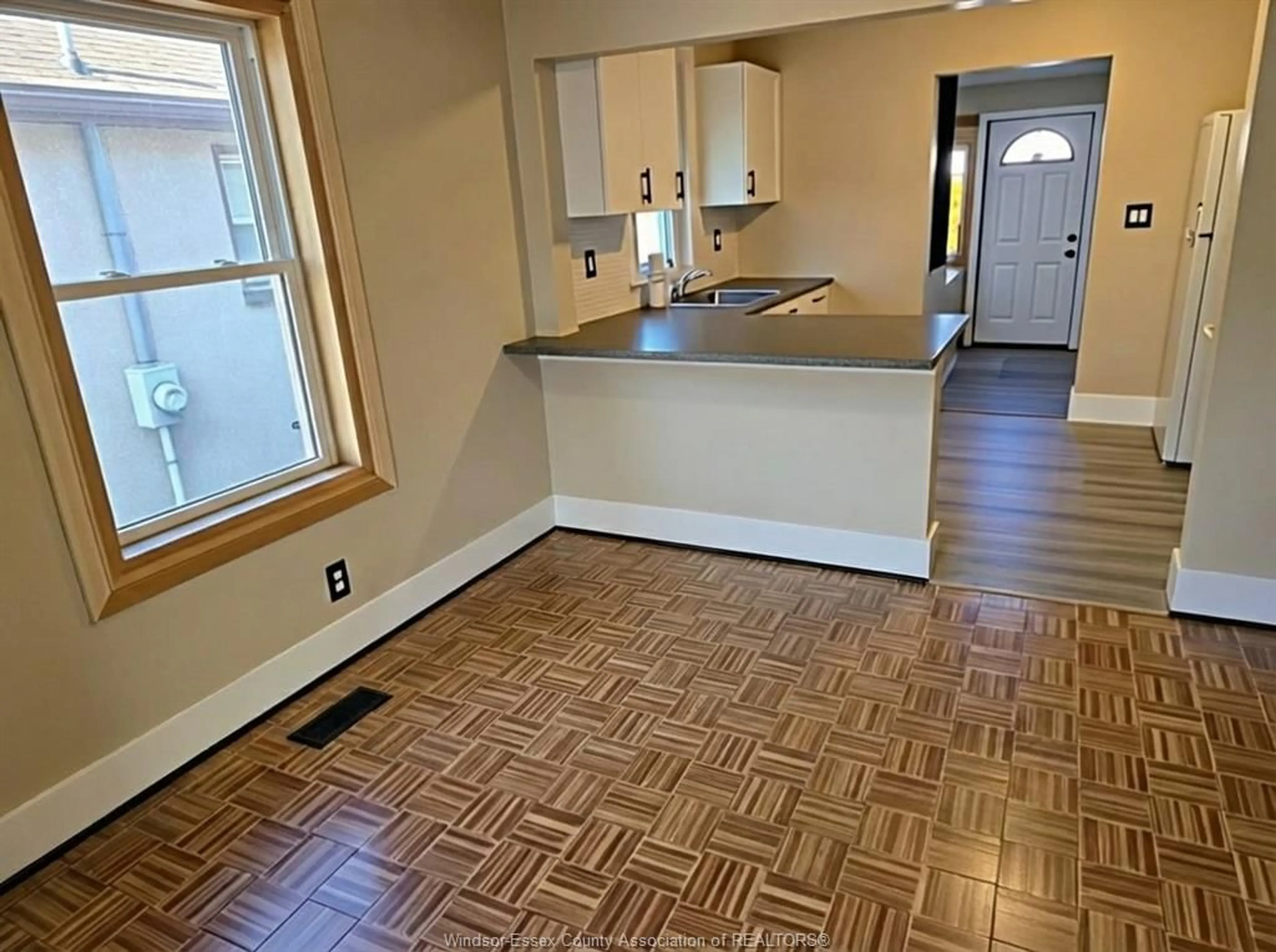 Unknown for 1046 ELSMERE, Windsor Ontario N9A 2B2