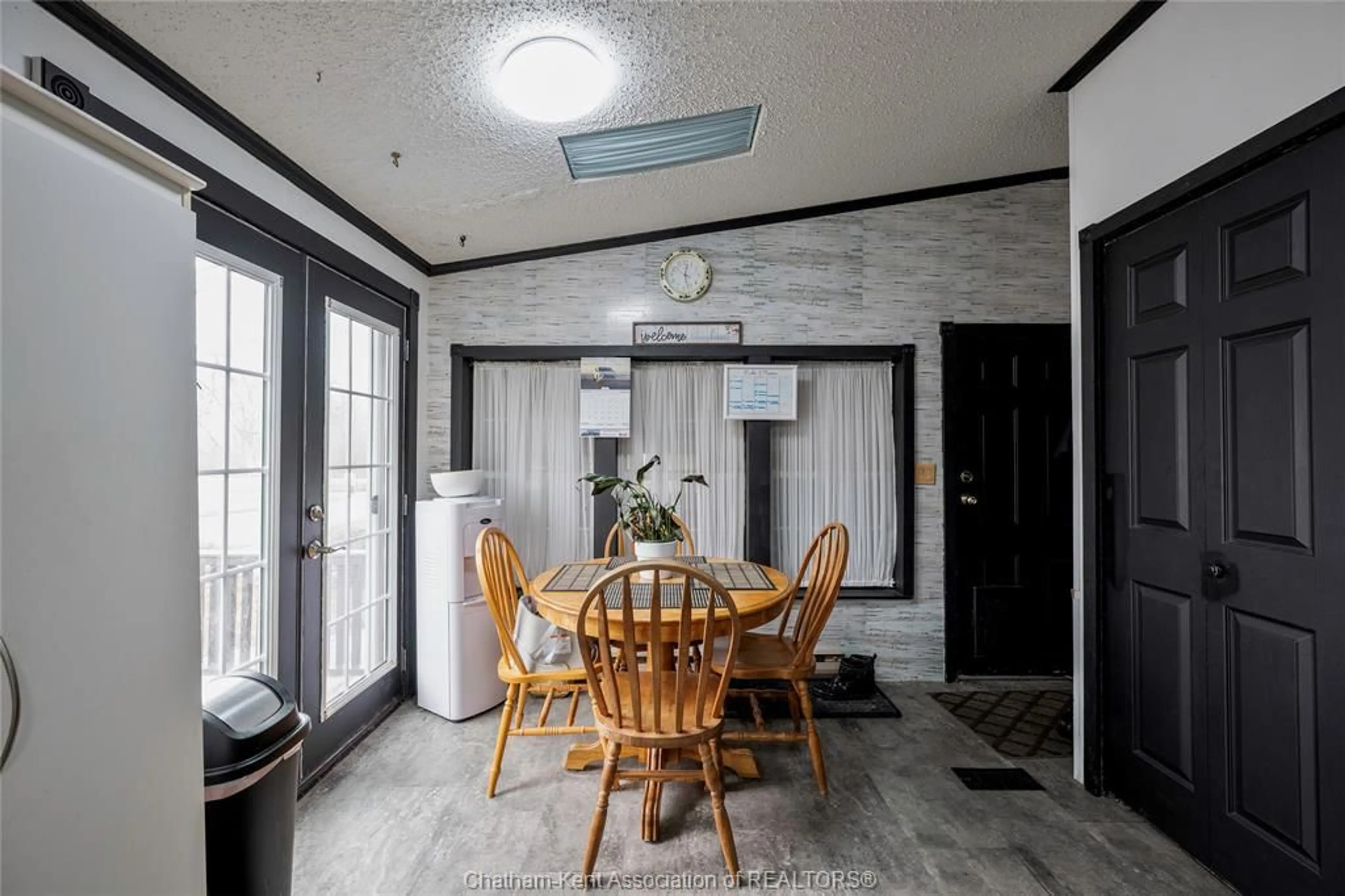 Dining room, ceramic/tile floor for 29338 JANE Rd #72, Thamesville Ontario N0P 2K0