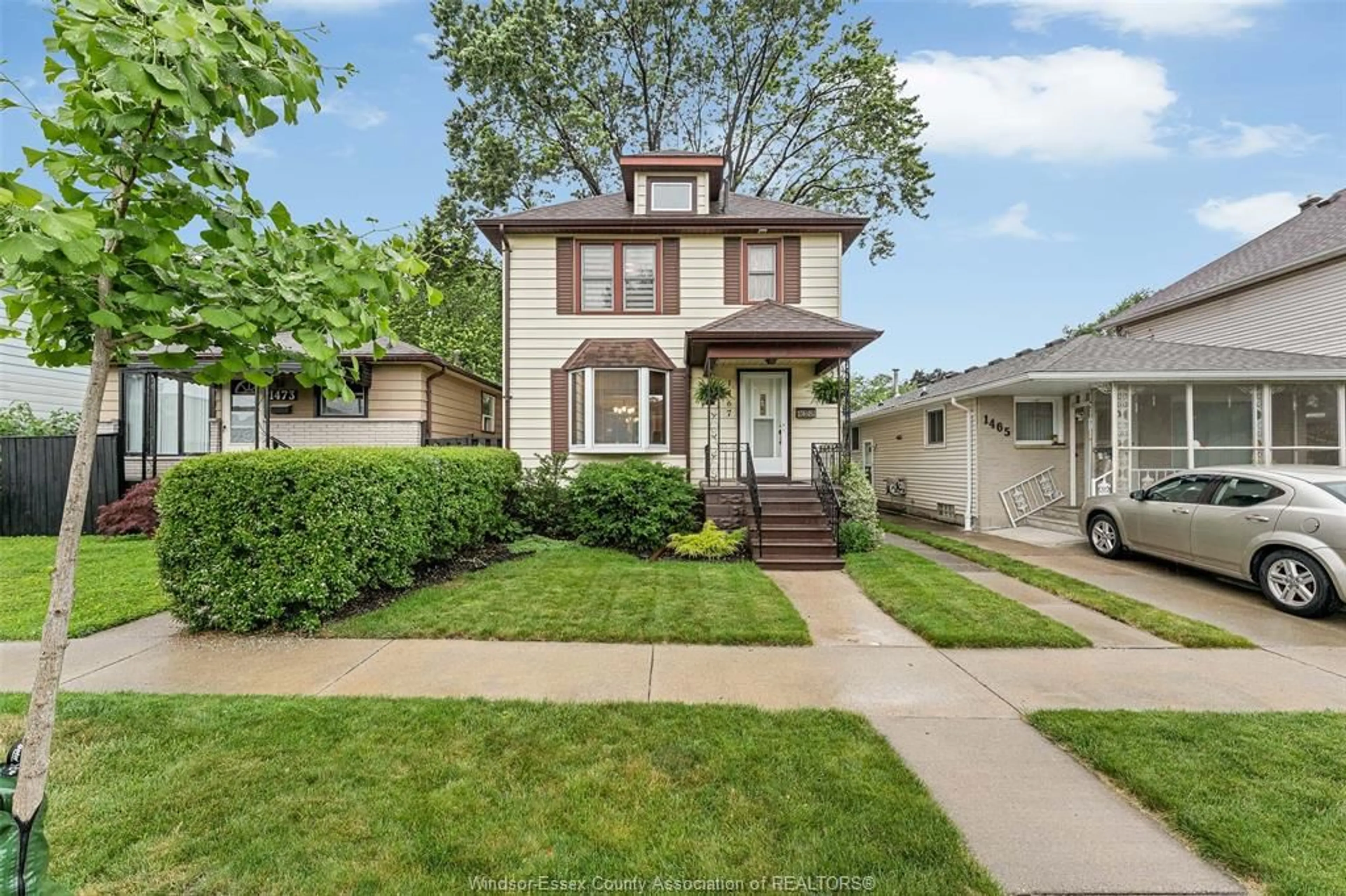 Home with vinyl exterior material, street for 1467 AUBIN, Windsor Ontario N8Y 4E3