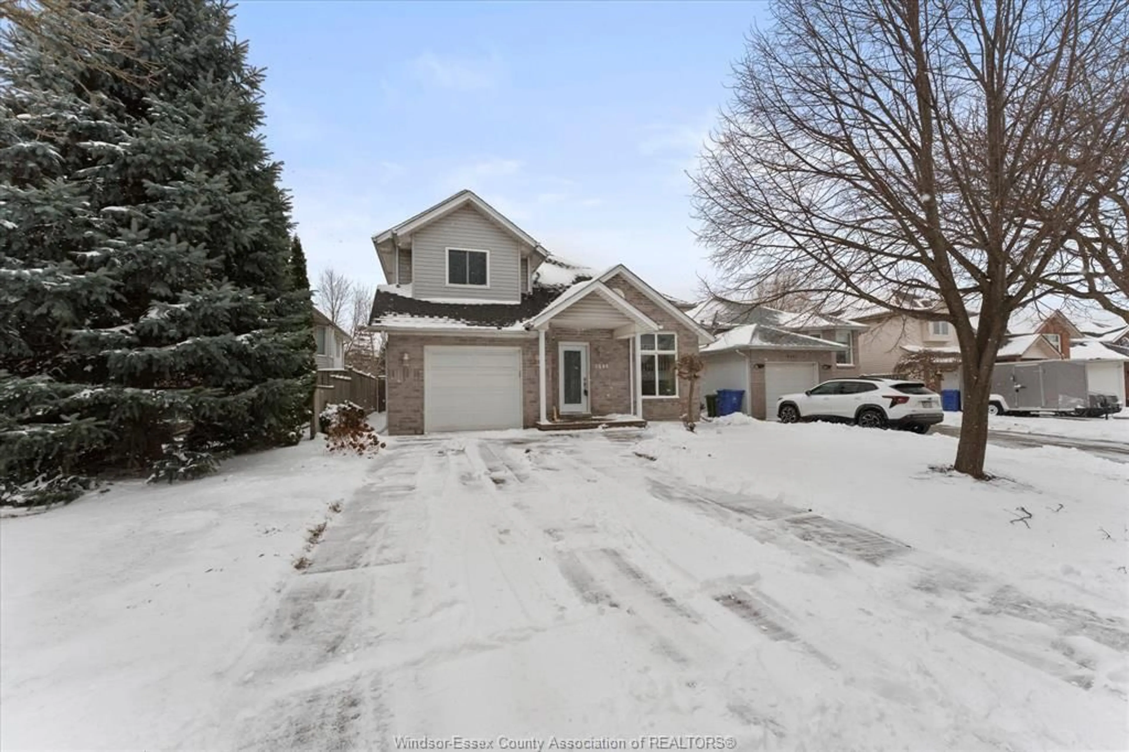 A pic from outside/outdoor area/front of a property/back of a property/a pic from drone, street for 3443 TREELINE, Windsor Ontario N8R 2A3