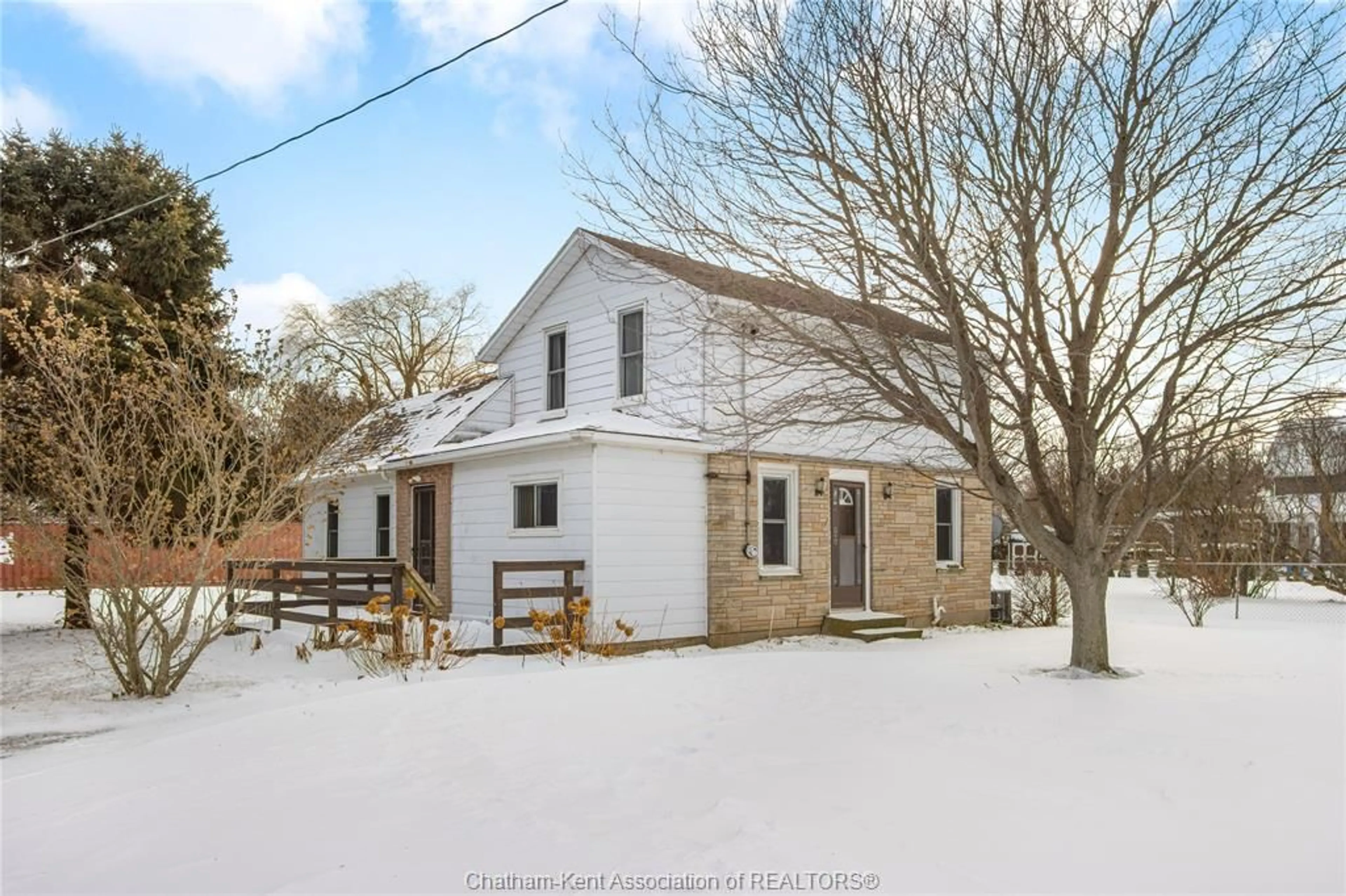 A pic from outside/outdoor area/front of a property/back of a property/a pic from drone, street for 7214 TALBOT Trail, Dealtown Ontario N0P 1A0