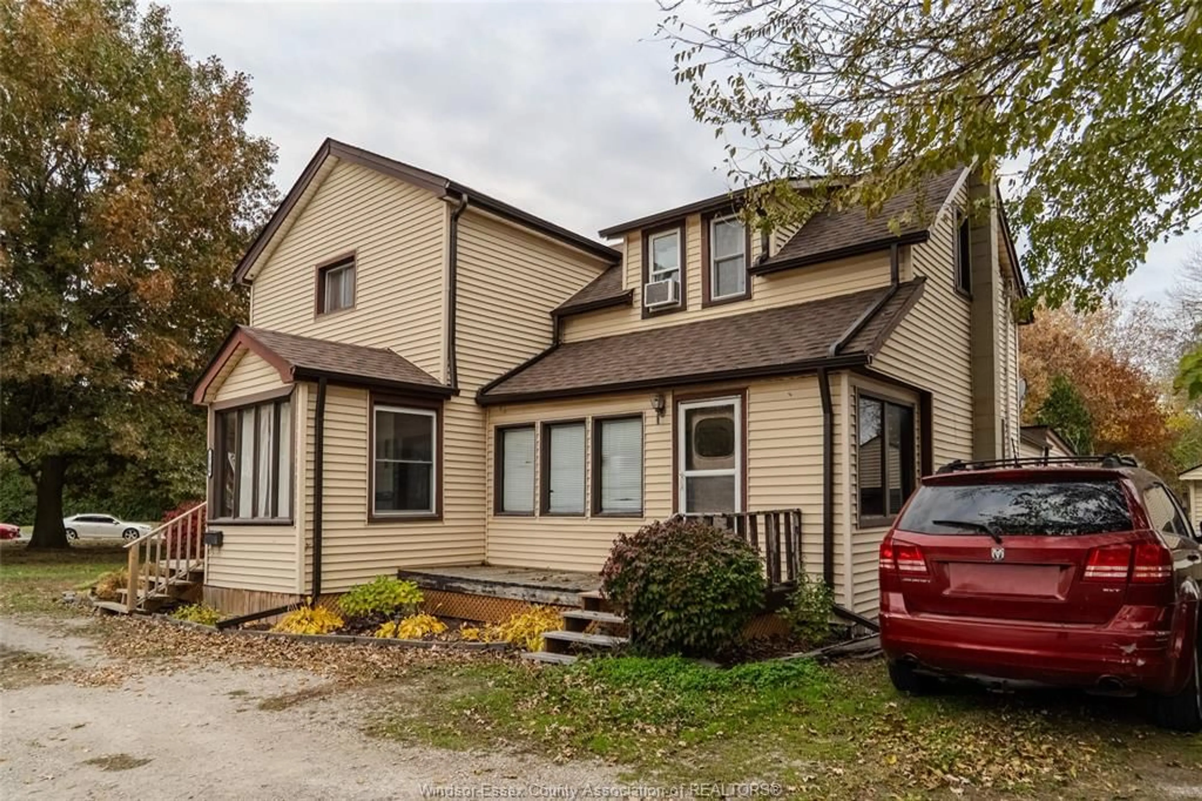 Home with vinyl exterior material, street for 2706 Front Rd, LaSalle Ontario N9J 2N5