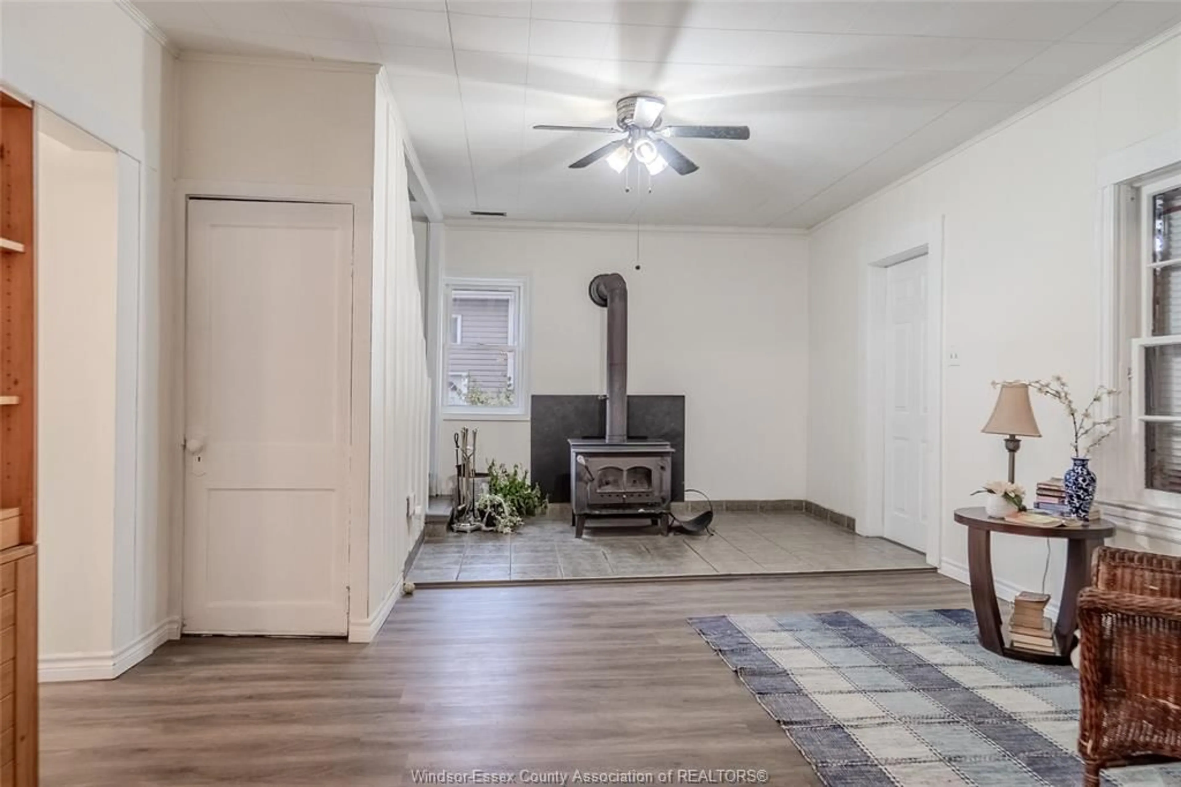 A pic of a room for 2706 Front Rd, LaSalle Ontario N9J 2N5