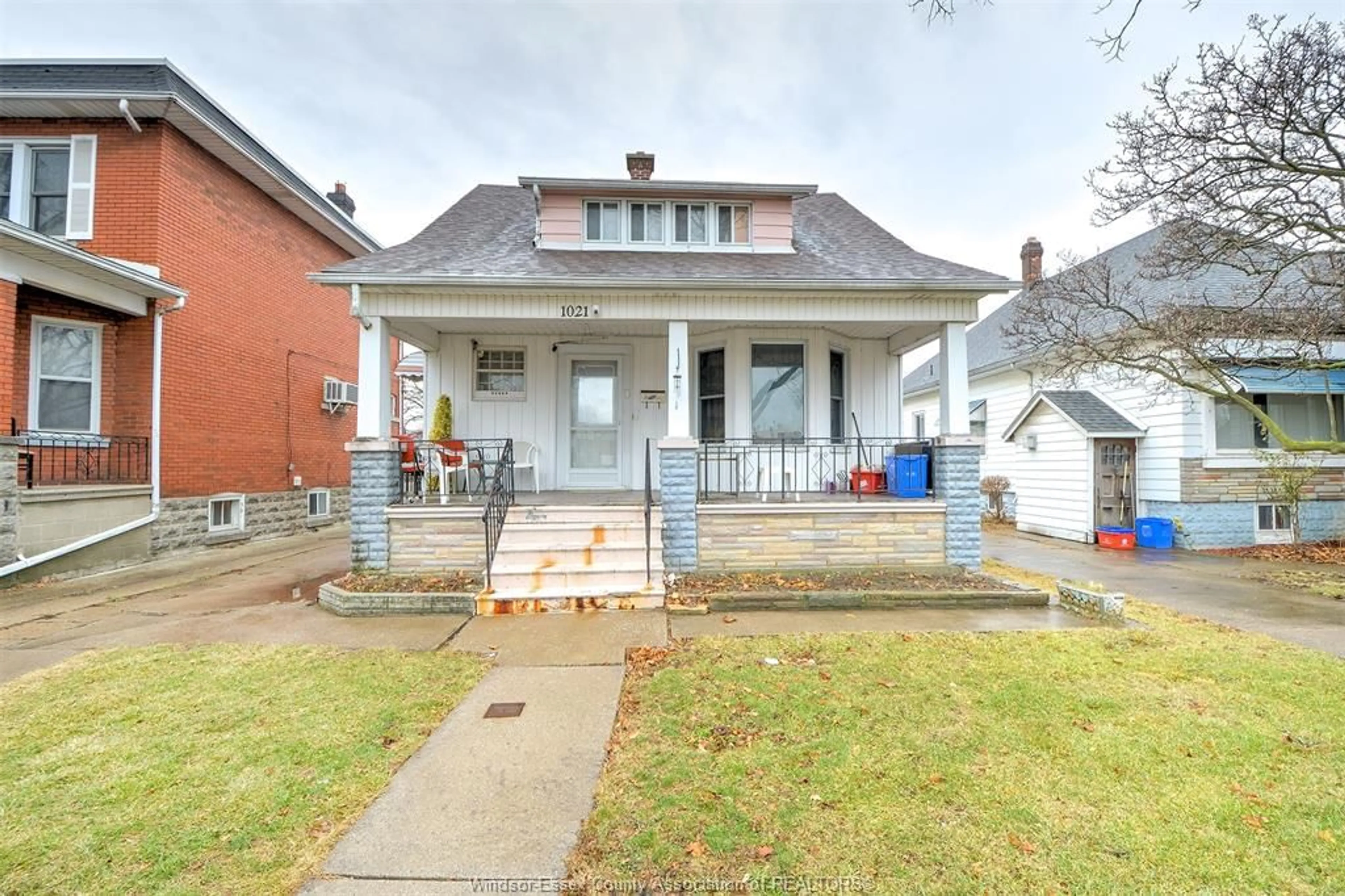 Home with brick exterior material, street for 1021 HOWARD Ave, Windsor Ontario N9A 1S6