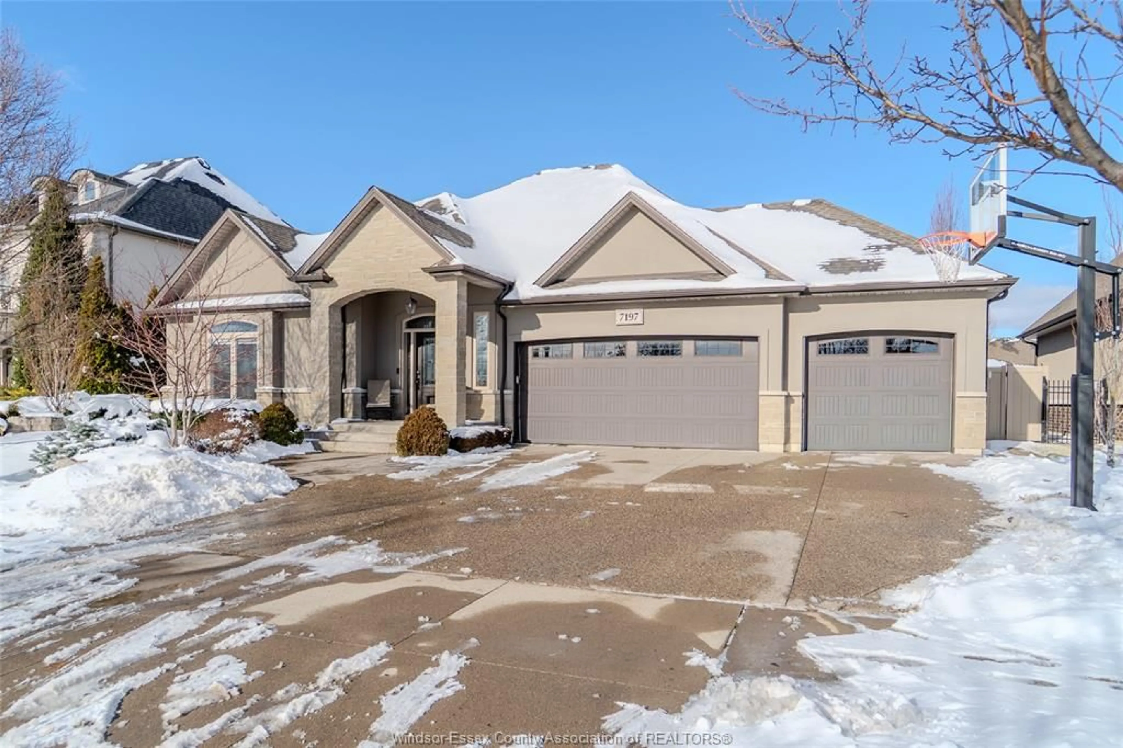 Unknown for 7197 MEO Blvd, LaSalle Ontario N9H 0A9