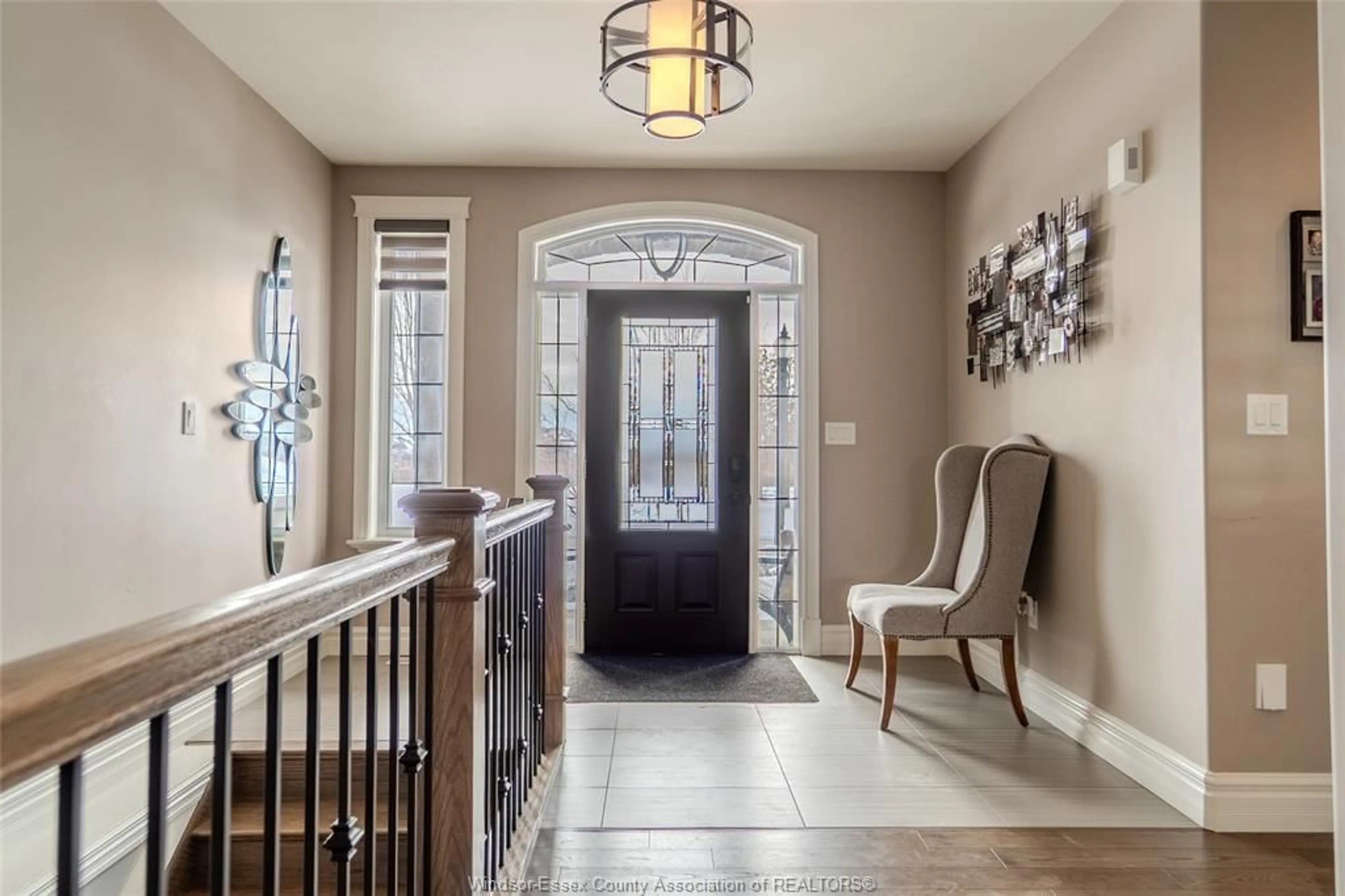 Indoor entryway for 7197 MEO Blvd, LaSalle Ontario N9H 0A9