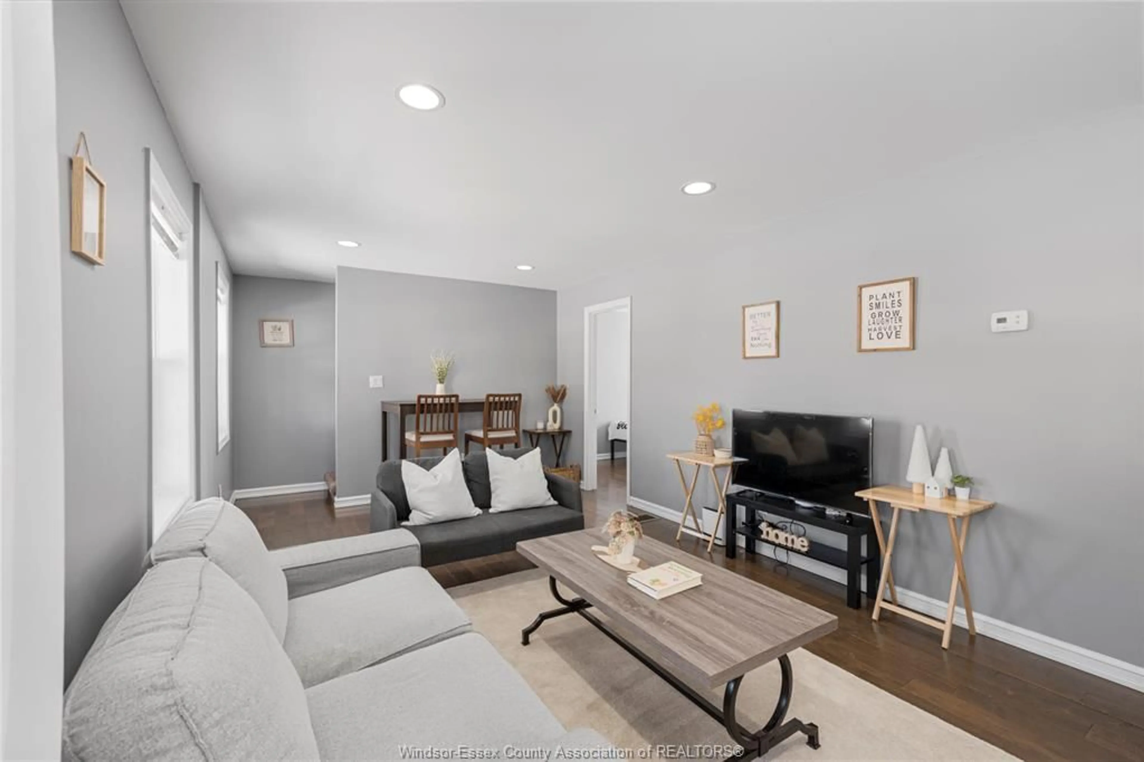 Living room with furniture, unknown for 1097 CALIFORNIA Ave, Windsor Ontario N9B 2Z5